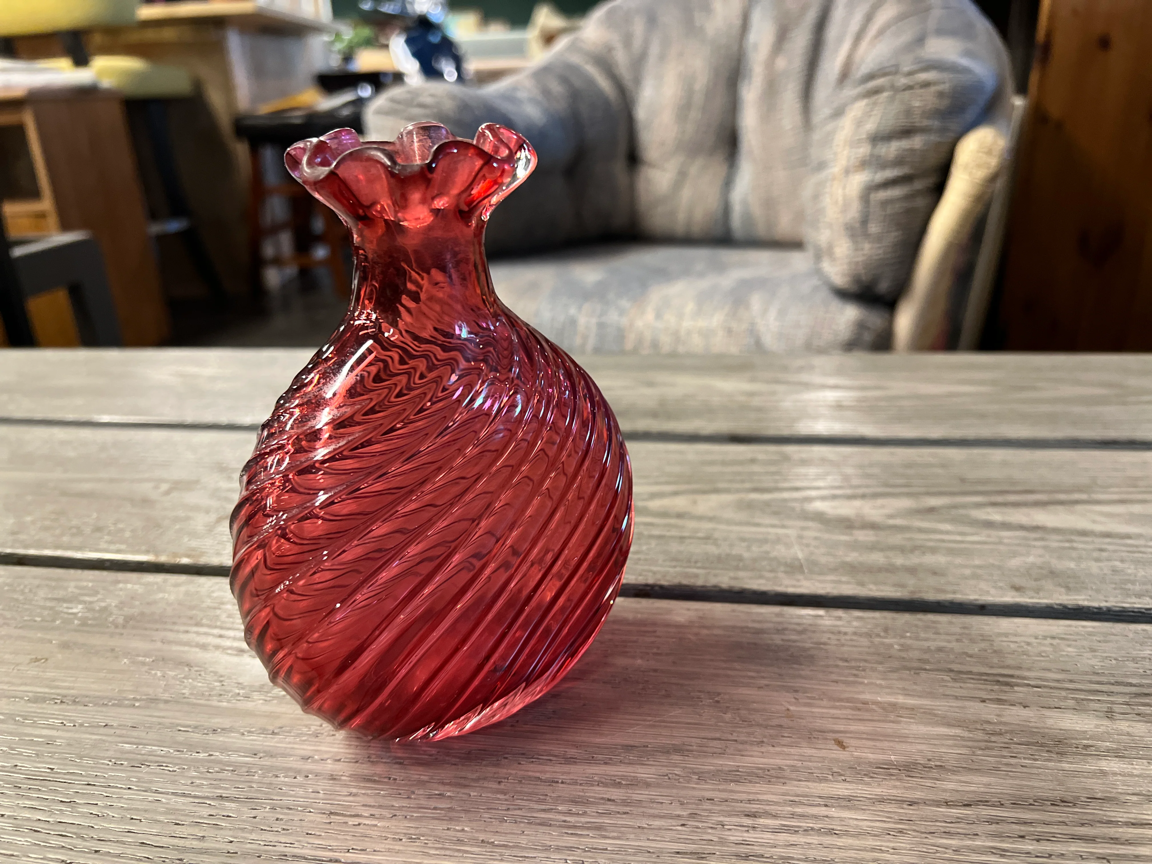 Pink Wavy Stem Vase - Image 2