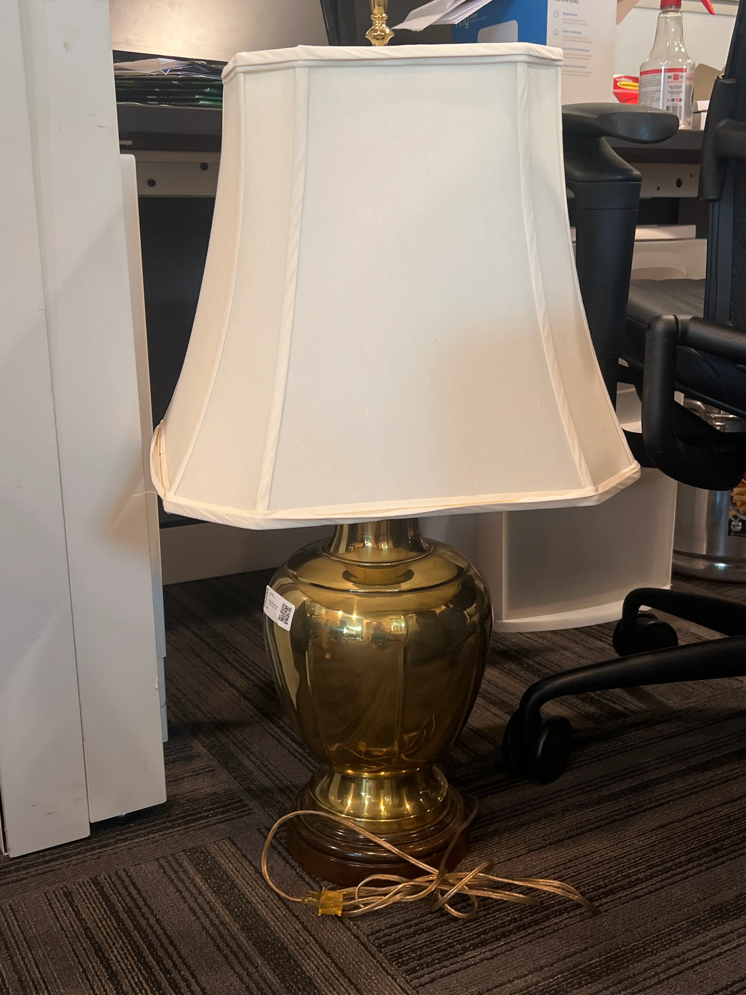 Brass Vintage Table Lamp with Brown Texture Trim - Image 3