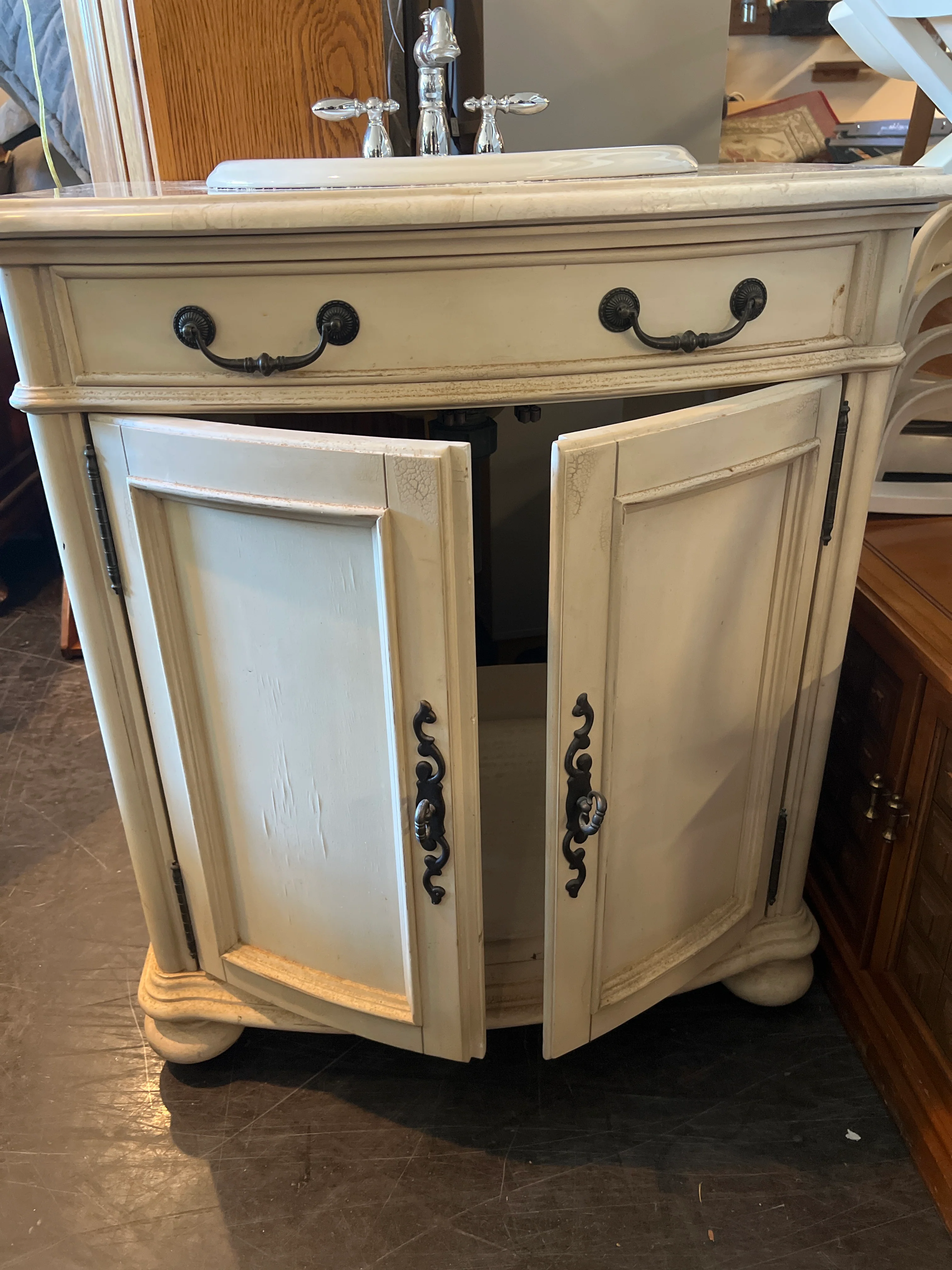 Vintage Single Sink Vanity with Marble Top - Image 4