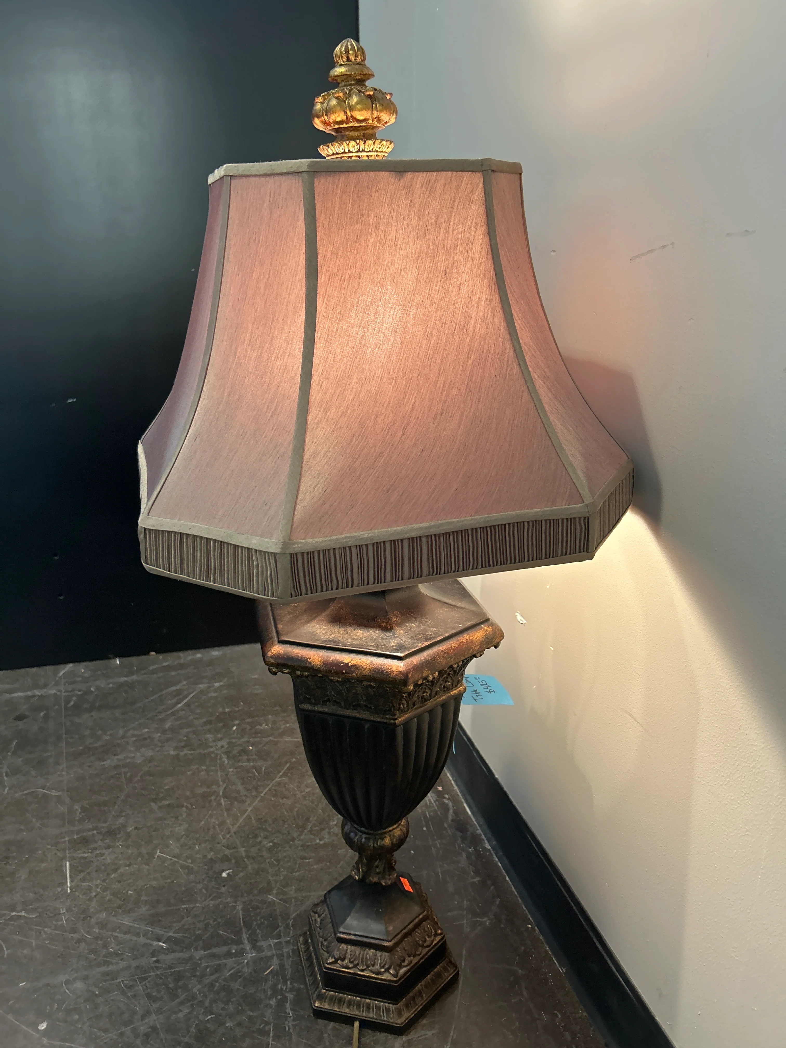 Antique-Style Metal Table Lamp with Mauve Lampshade - Image 3