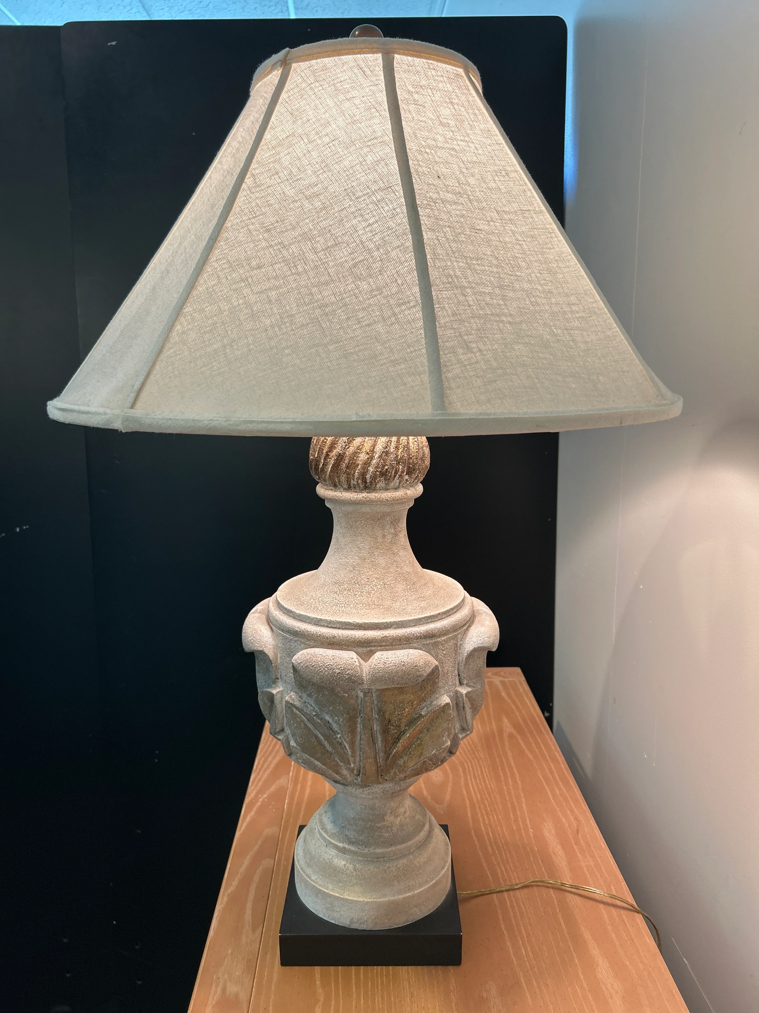 Stone-Style Urn Table Lamp with Off-White Shade - Image 3