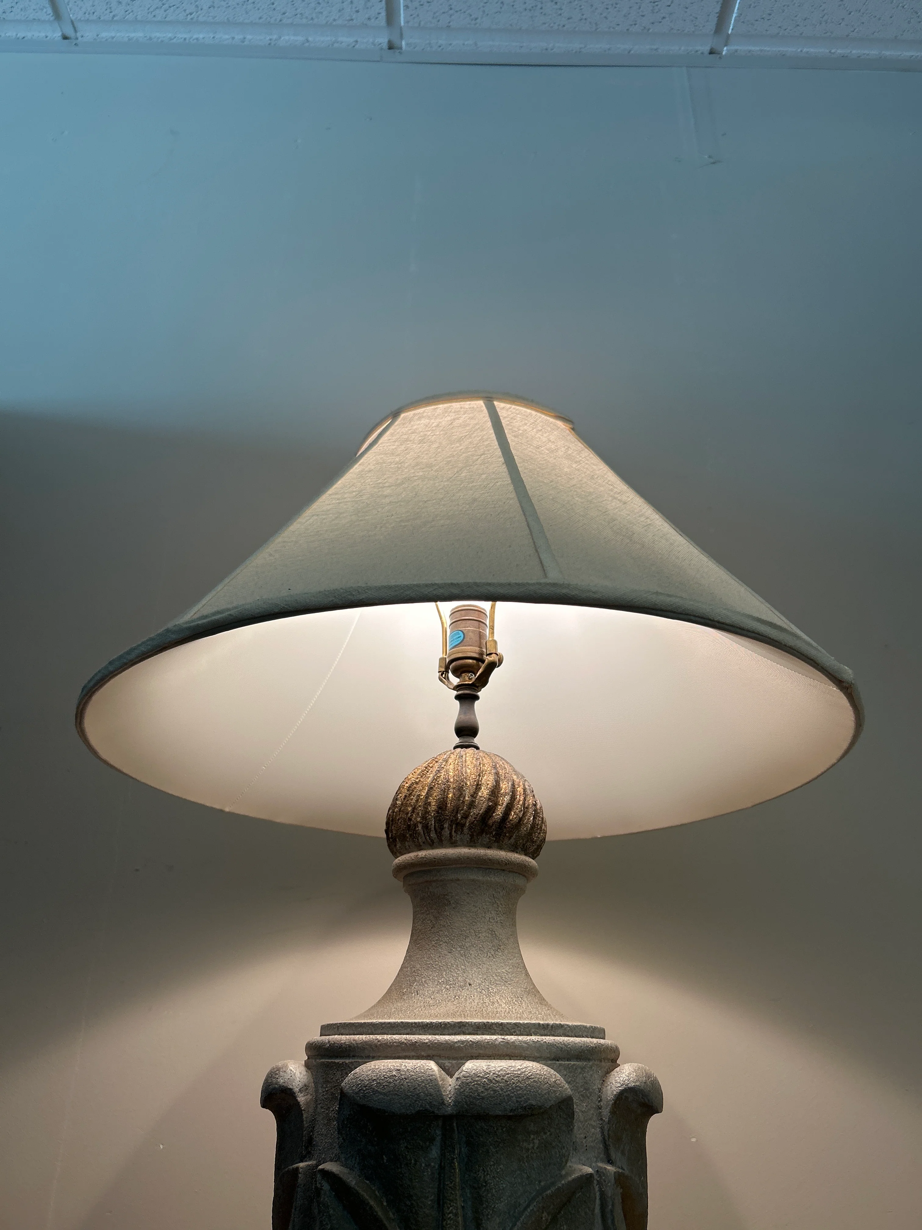 Stone-Style Urn Table Lamp with Off-White Shade - Image 4