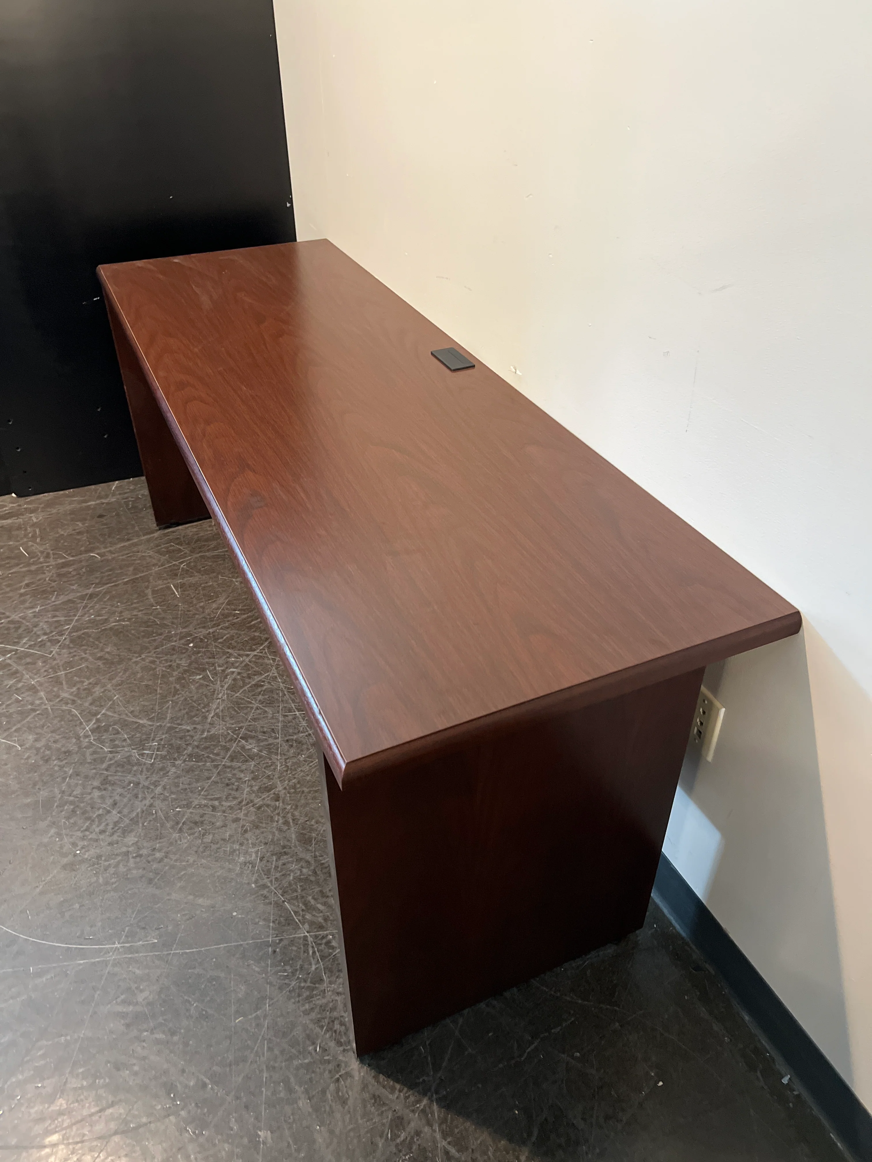 Rich Mahogany Executive Desk - Image 3