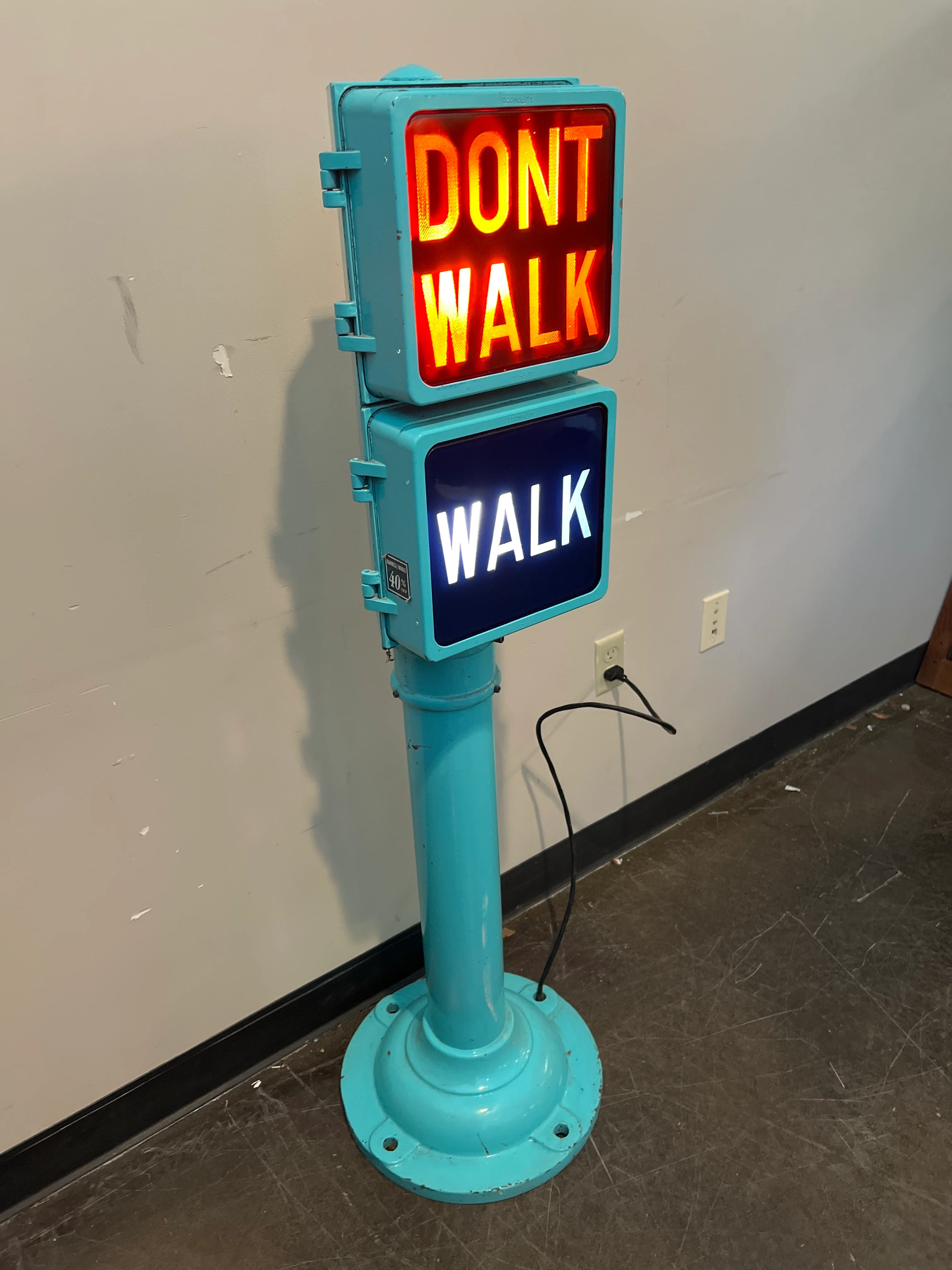 Vintage ONOLITE Pedestrian Signal - Image 4