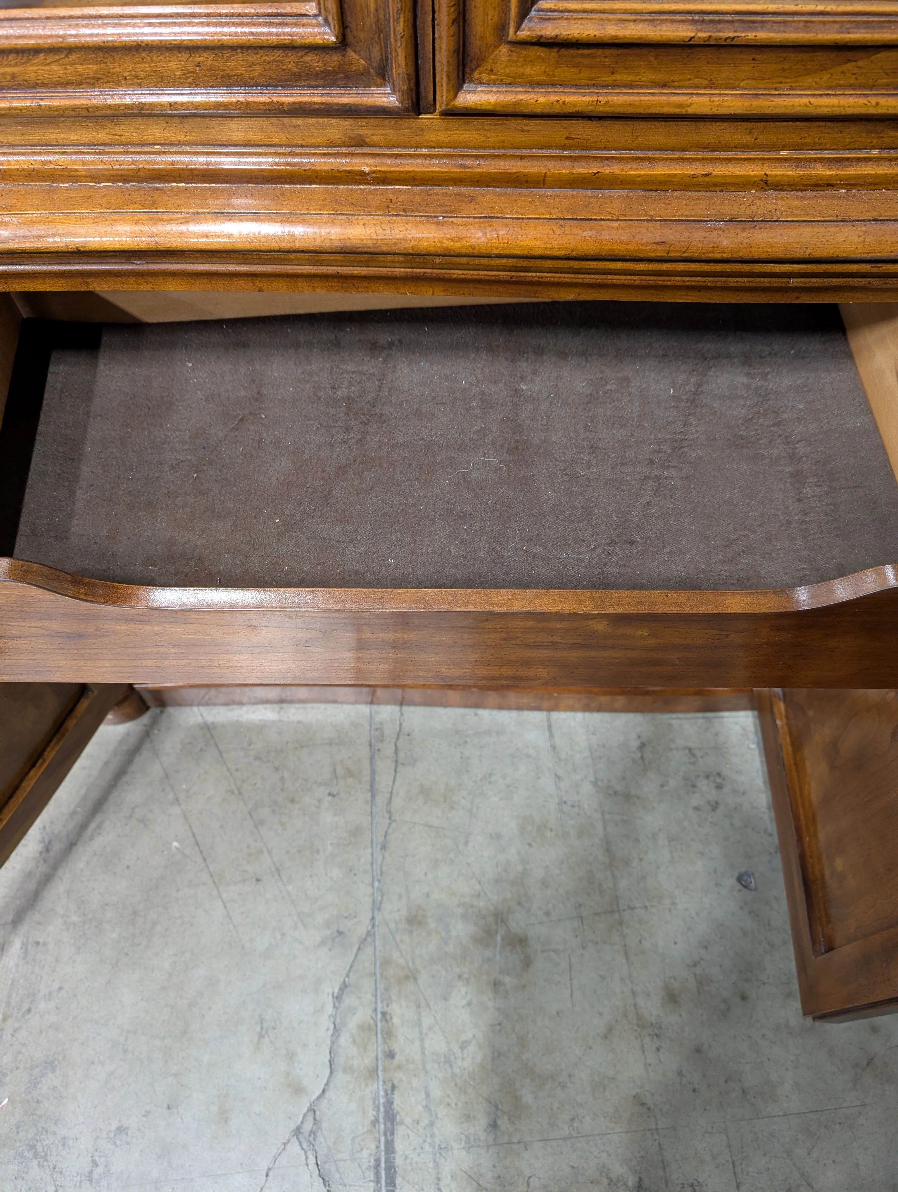 DREXEL Hardwood Curio Cabinet - Image 3