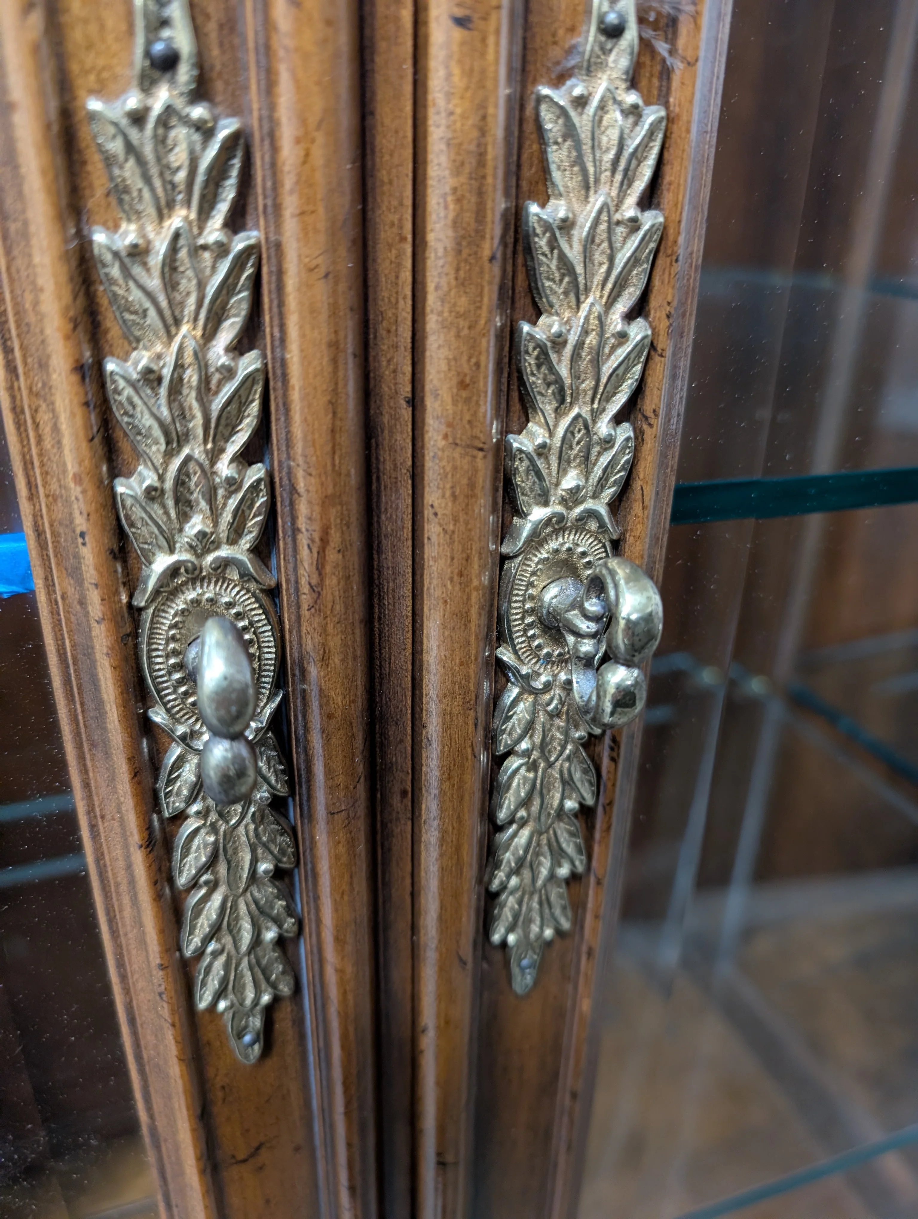 DREXEL Hardwood Curio Cabinet - Image 9