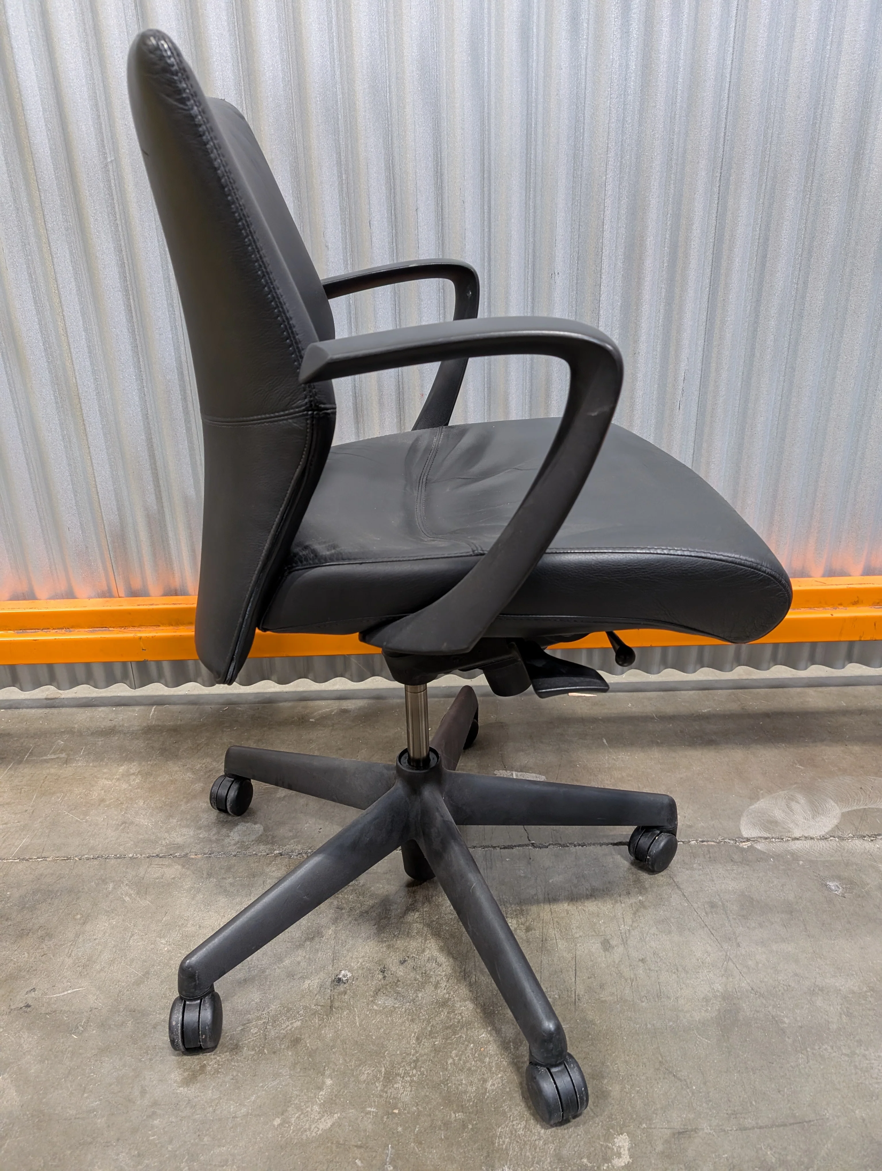 Sleek Black Leather Office Chair with Arms - Image 3