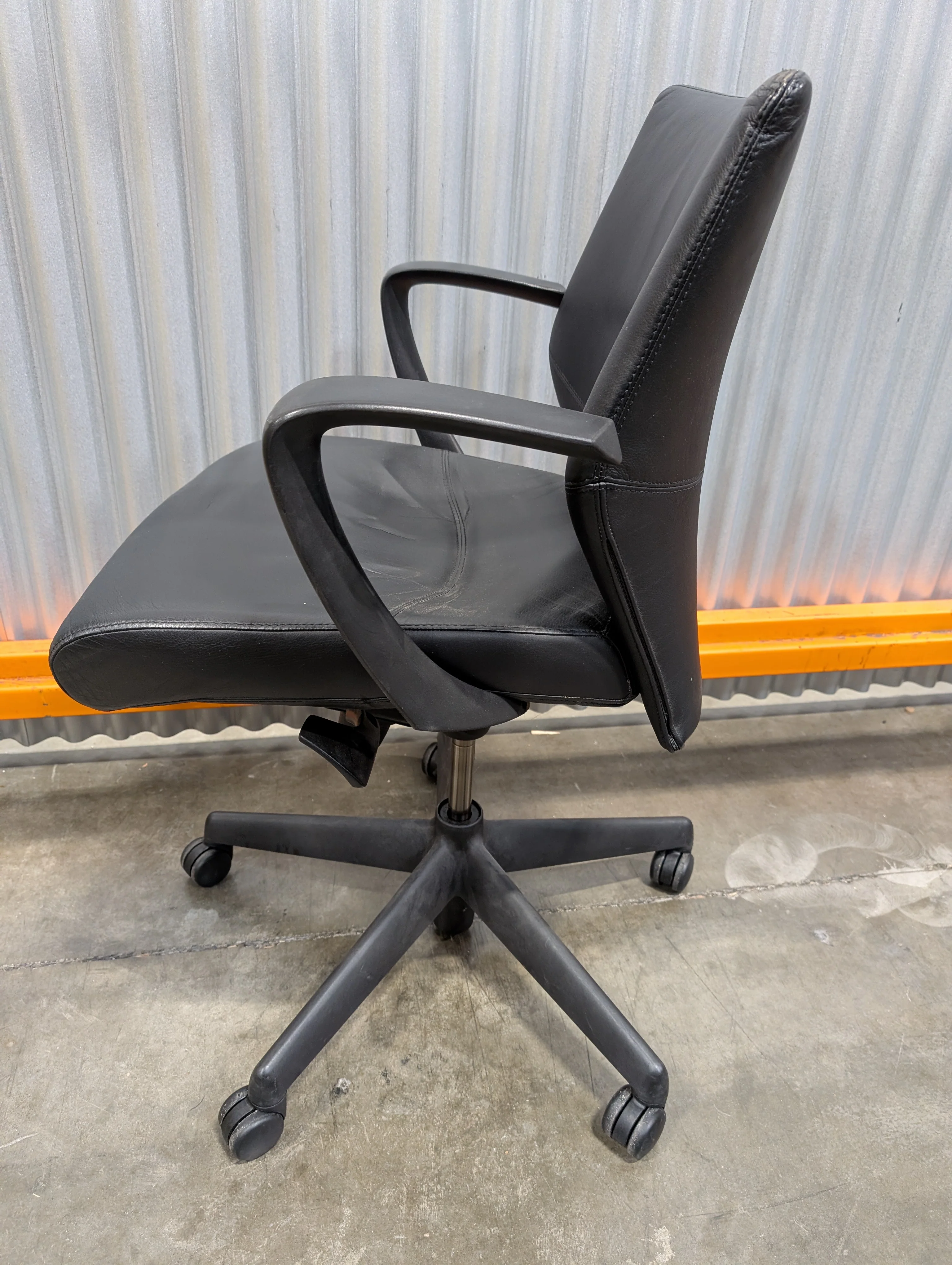 Sleek Black Leather Office Chair with Arms - Image 4