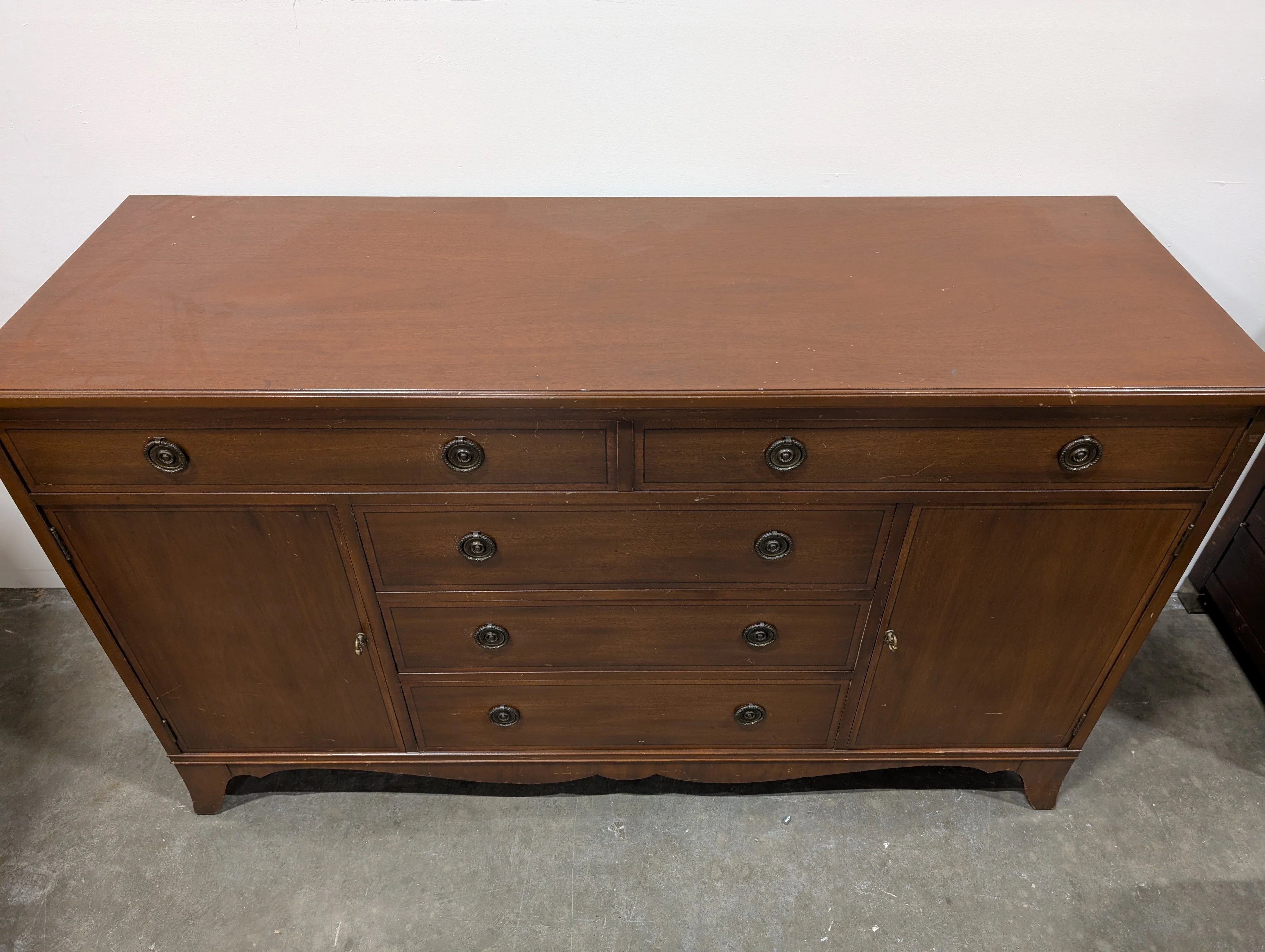 Hardwood Dexter Fine Furniture Sideboard - Image 2