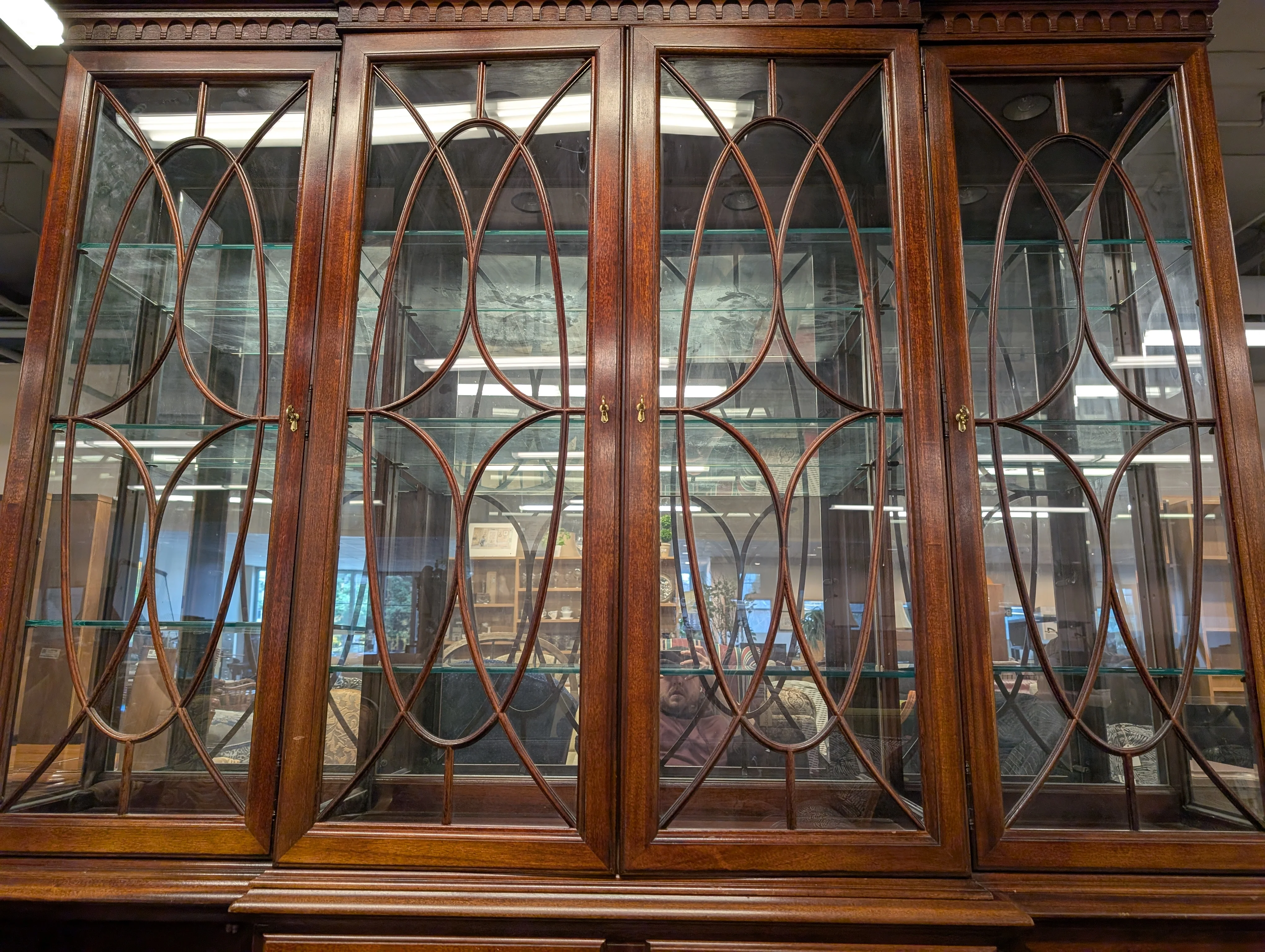 Thomasville Georgian Style Large Mahogany China Display Breakfront - Image 12