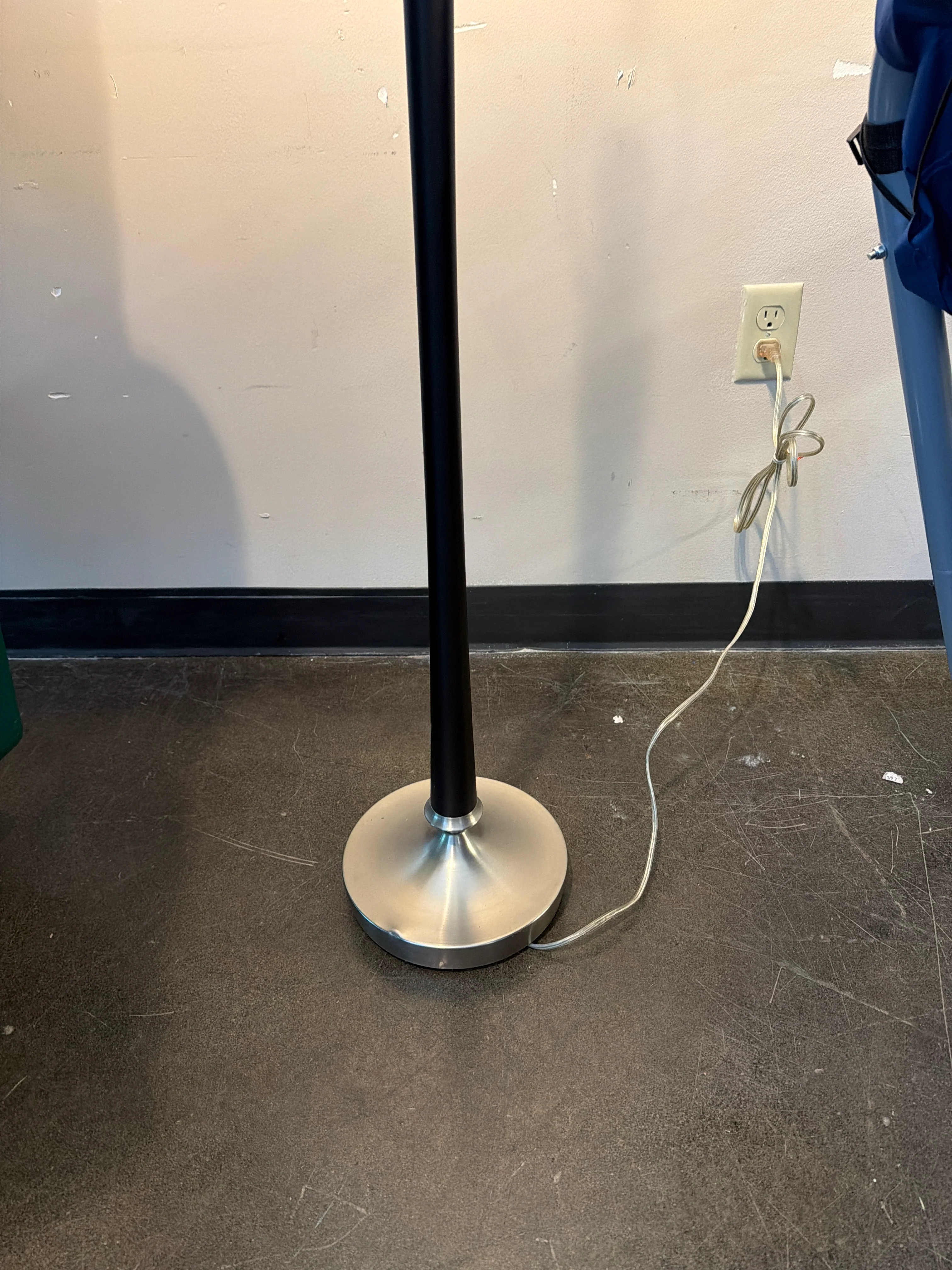 Sleek Black Floor Lamp - Image 4