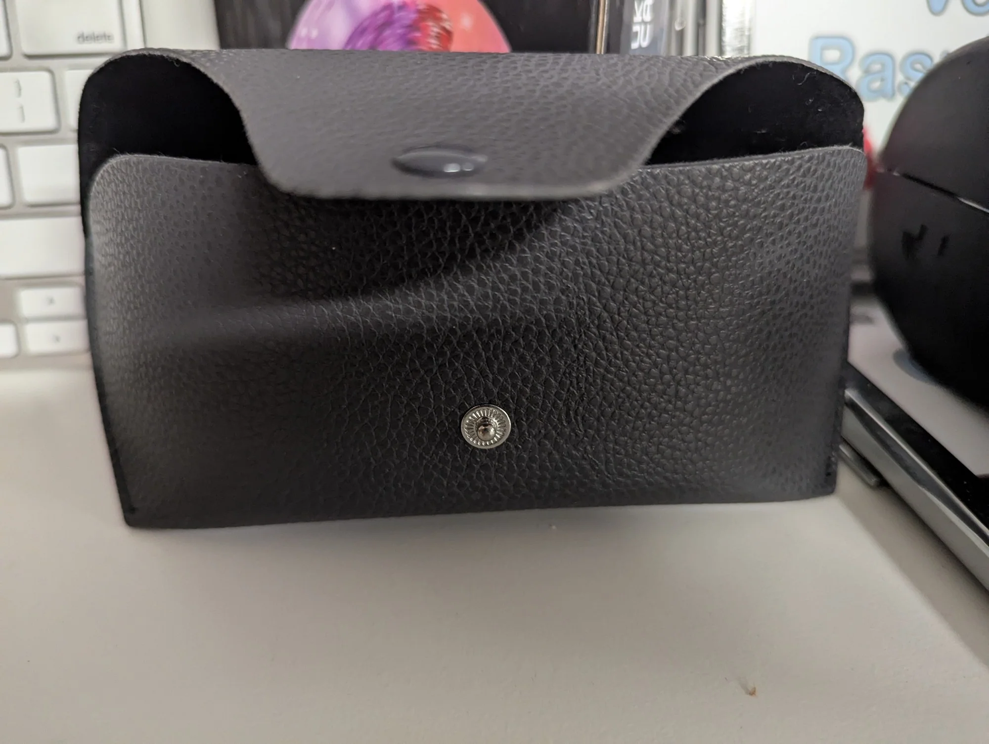 Sleek Black Eyeglass Case - Image 3