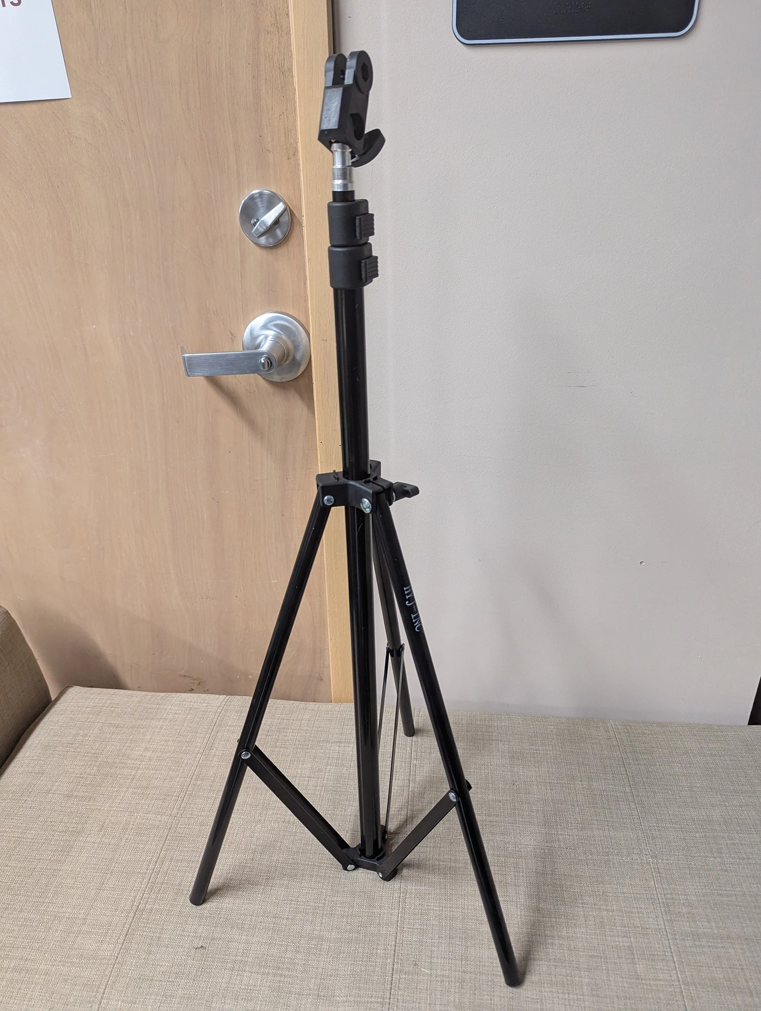 HYJ-INC Sturdy Black Metal Camera Tripod