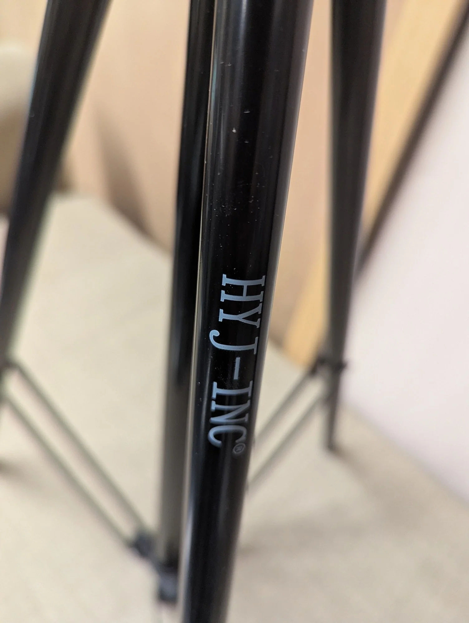 HYJ-INC Sturdy Black Metal Camera Tripod - Image 2