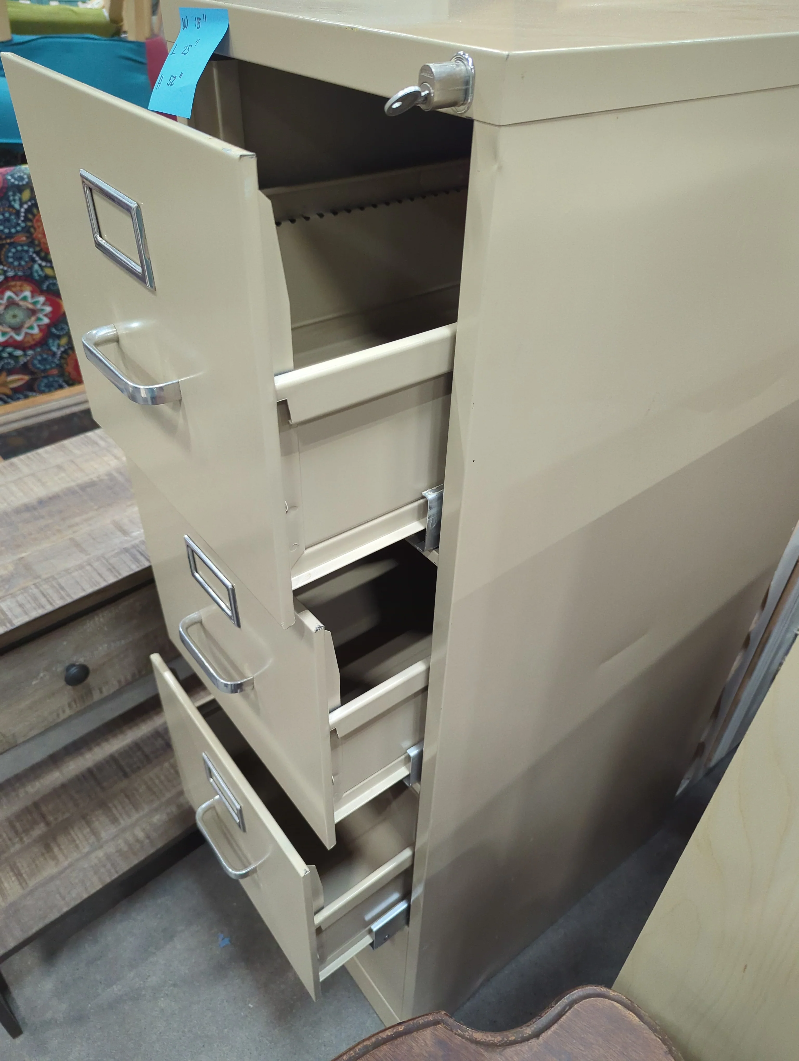 Warehouse sale - Four-Drawer Metal Filing Cabinet - Image 3
