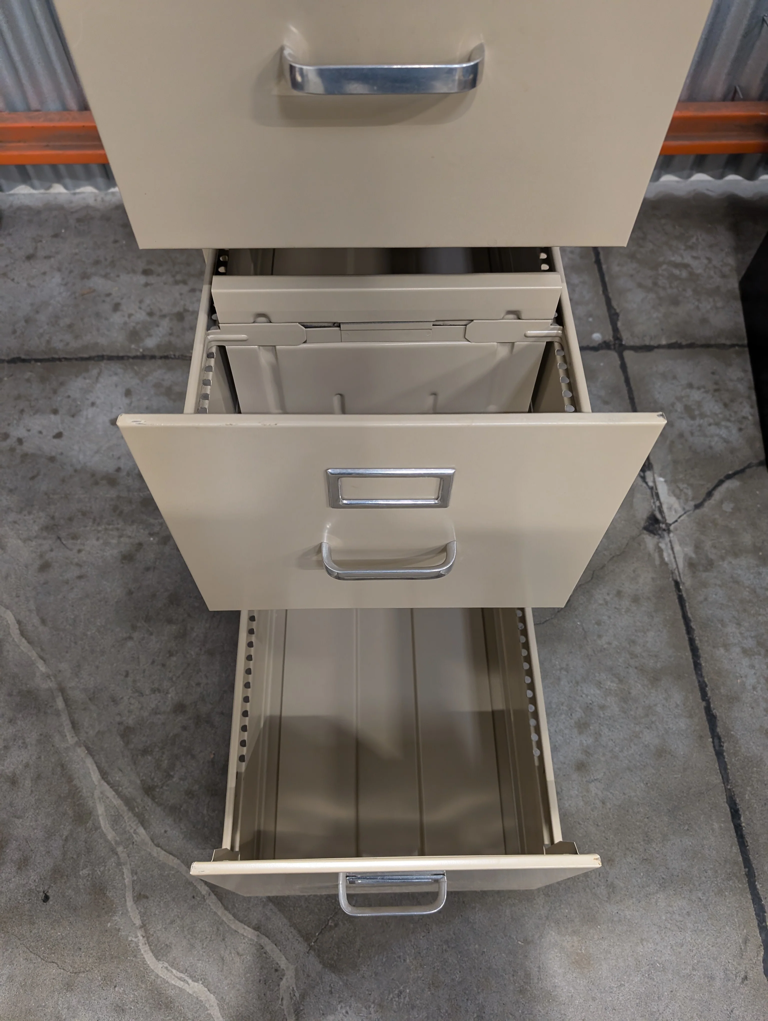 Warehouse sale - Four-Drawer Metal Filing Cabinet - Image 6