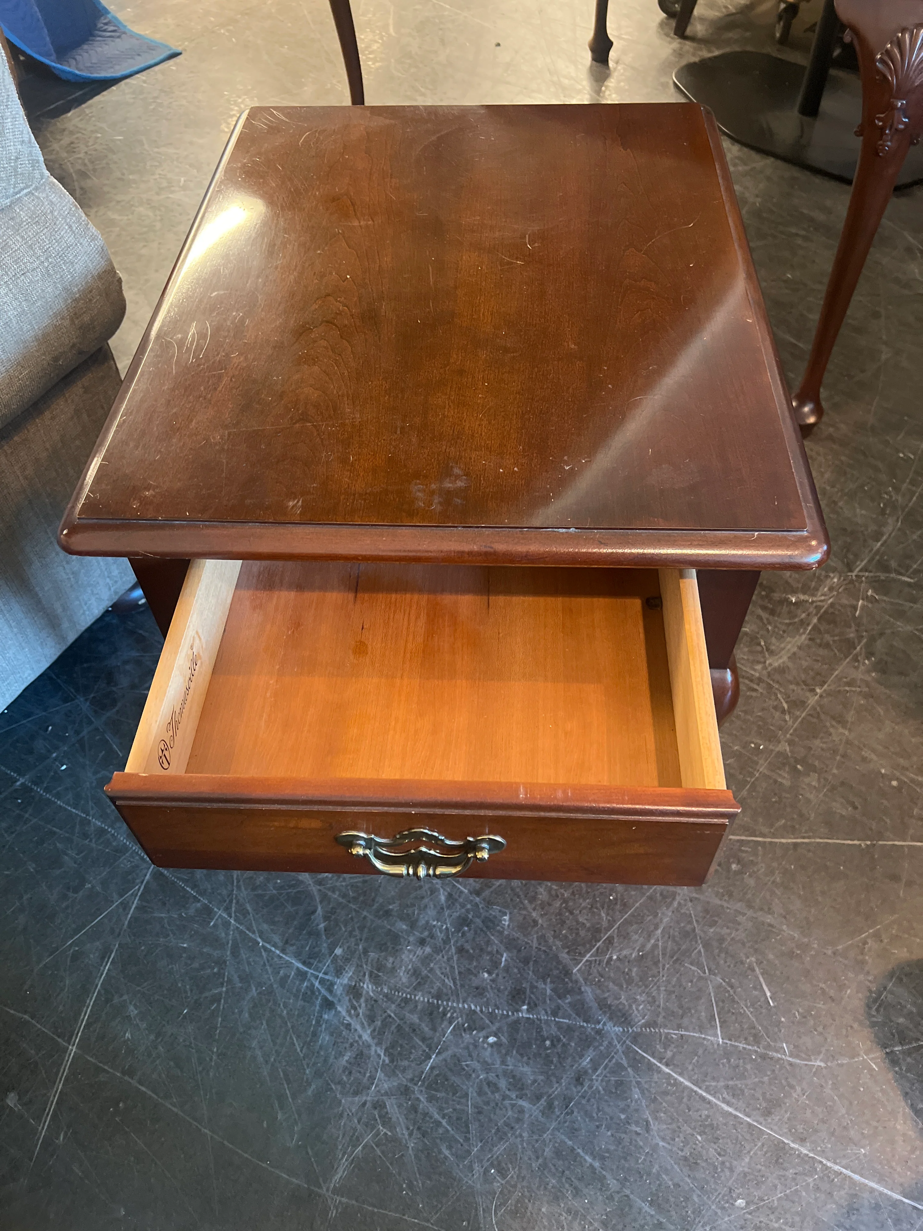 Thomasville Mahogany Side Table with Cabriole Legs - Image 4