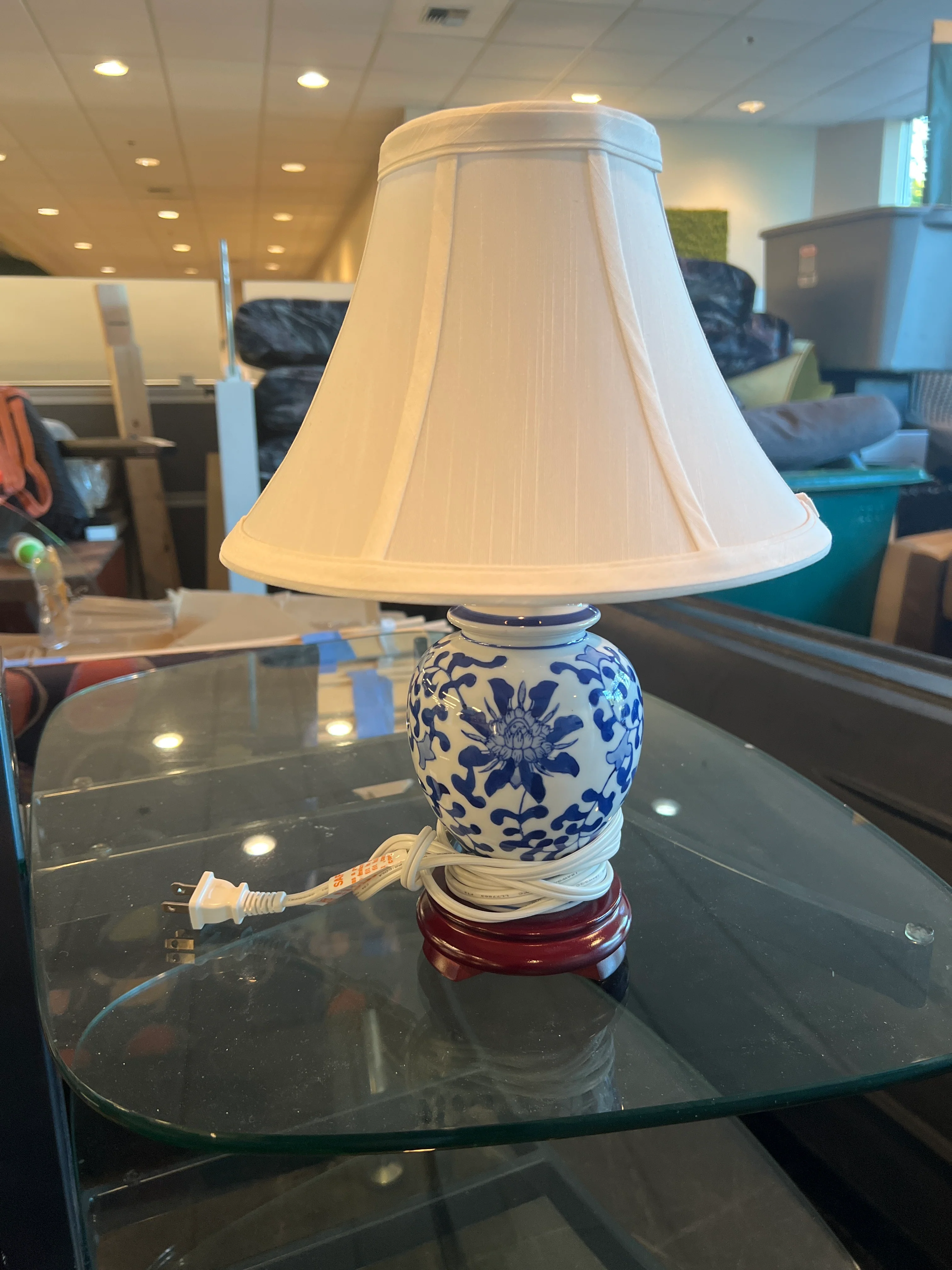 Blue and White Porcelain Table Lamp - Image 4