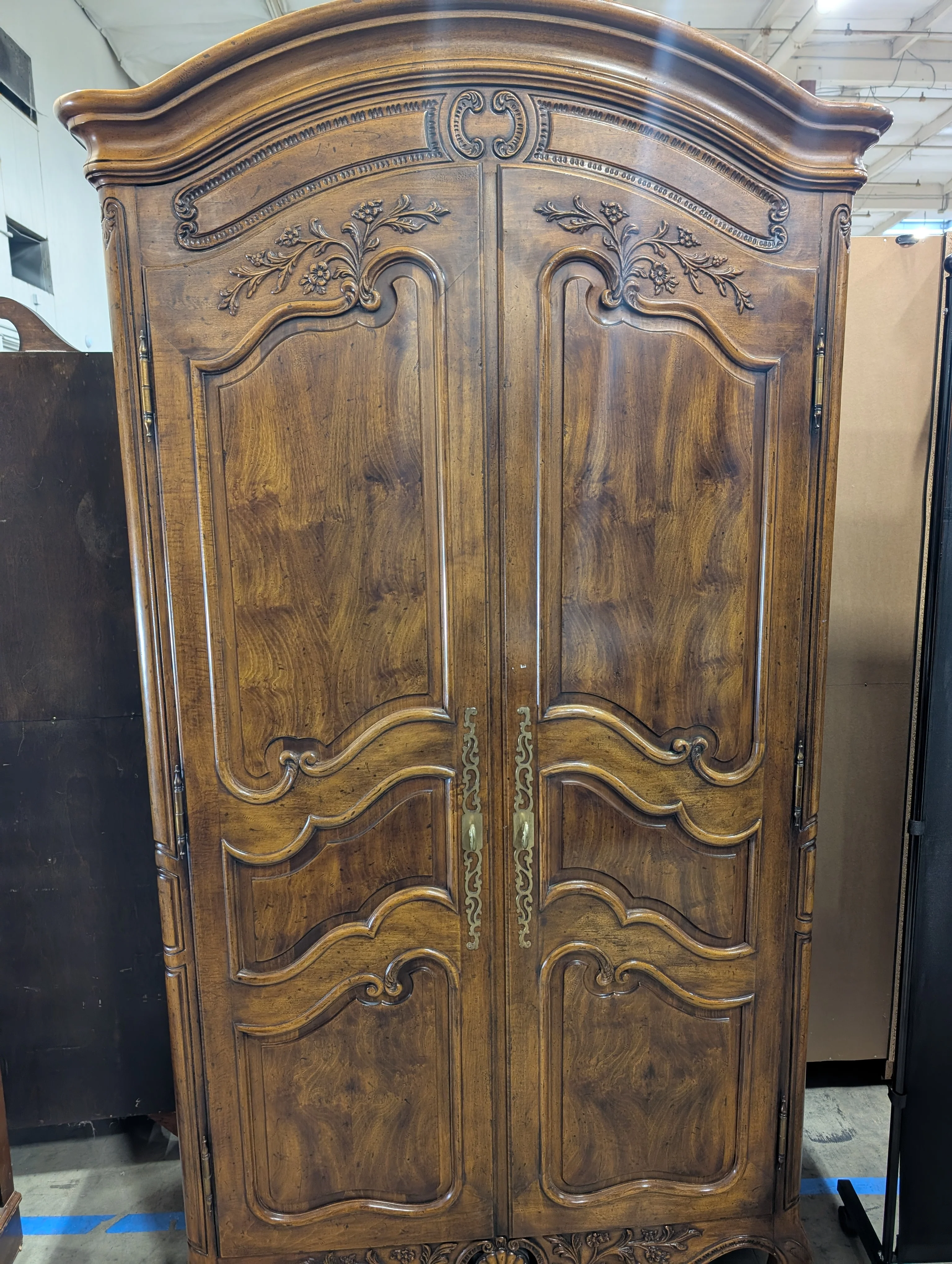 Henredon 2-Door Armoire: Rich Hardwood Wardrobe - Image 4