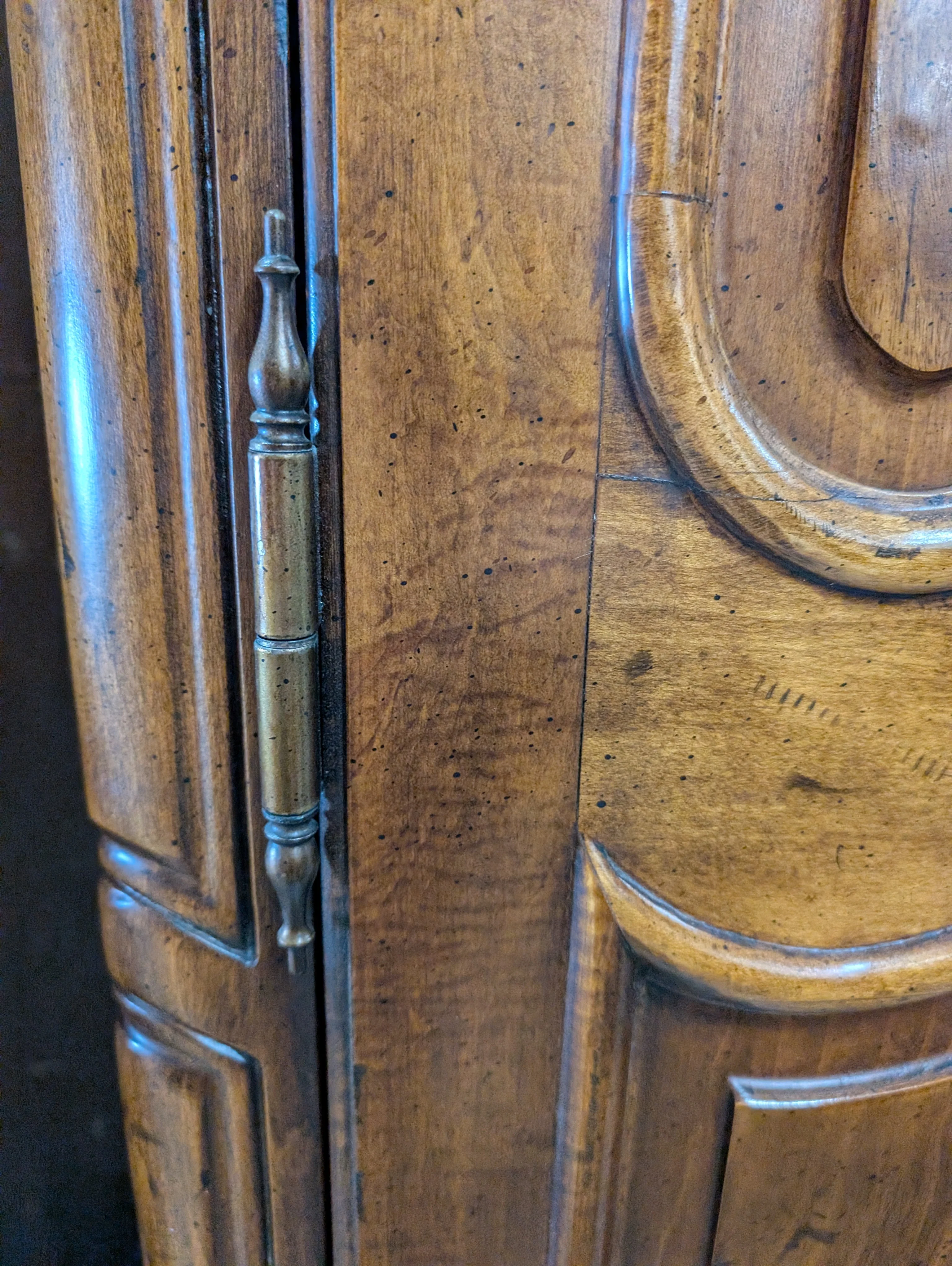 Henredon 2-Door Armoire: Rich Hardwood Wardrobe - Image 9