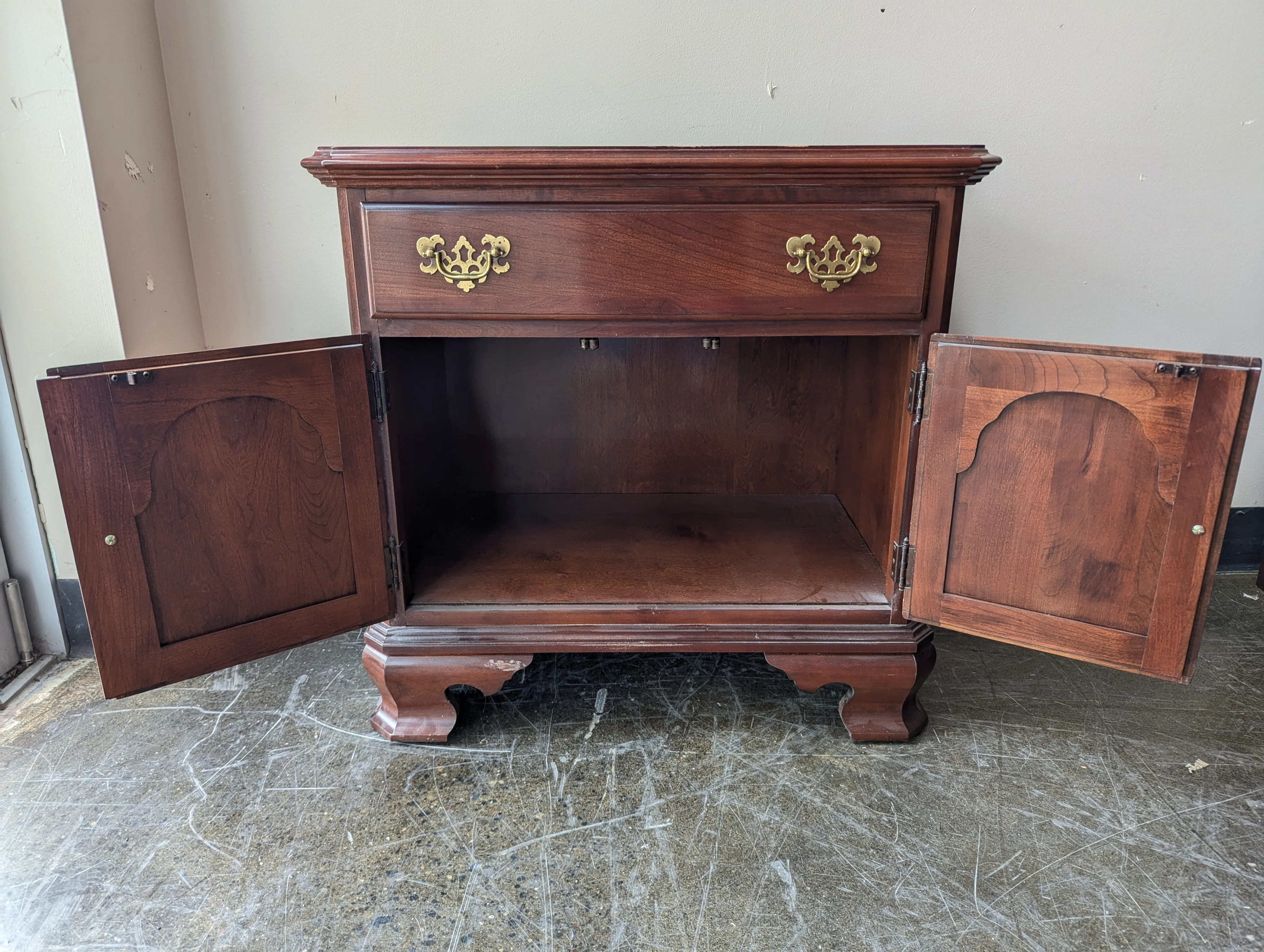 Classic Brown Wood Bedside Table with Brass Pulls - Image 4