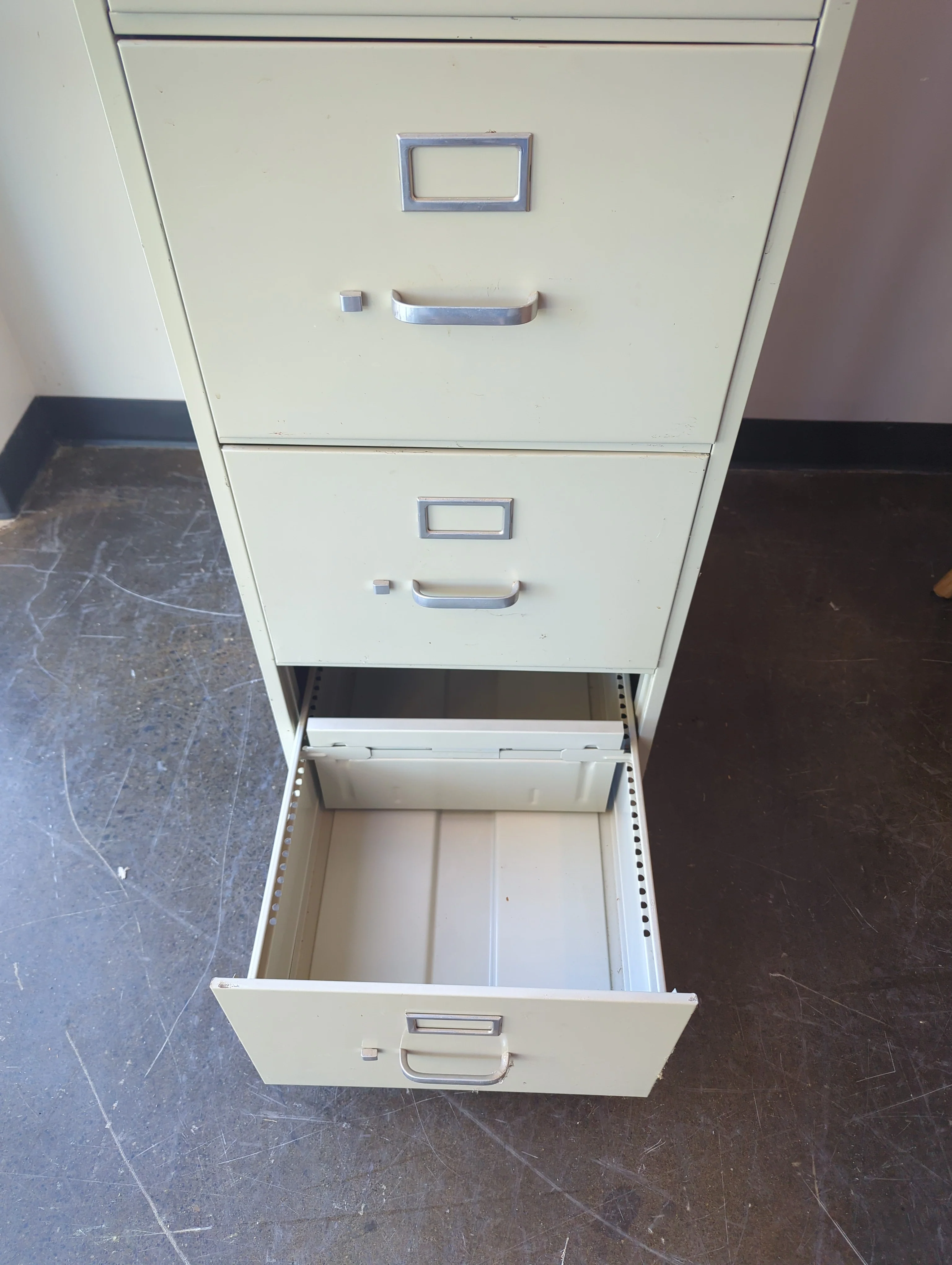HON Four-Drawer Metal Filing Cabinet, Light Beige Office Storage (Missing Key) - Image 3
