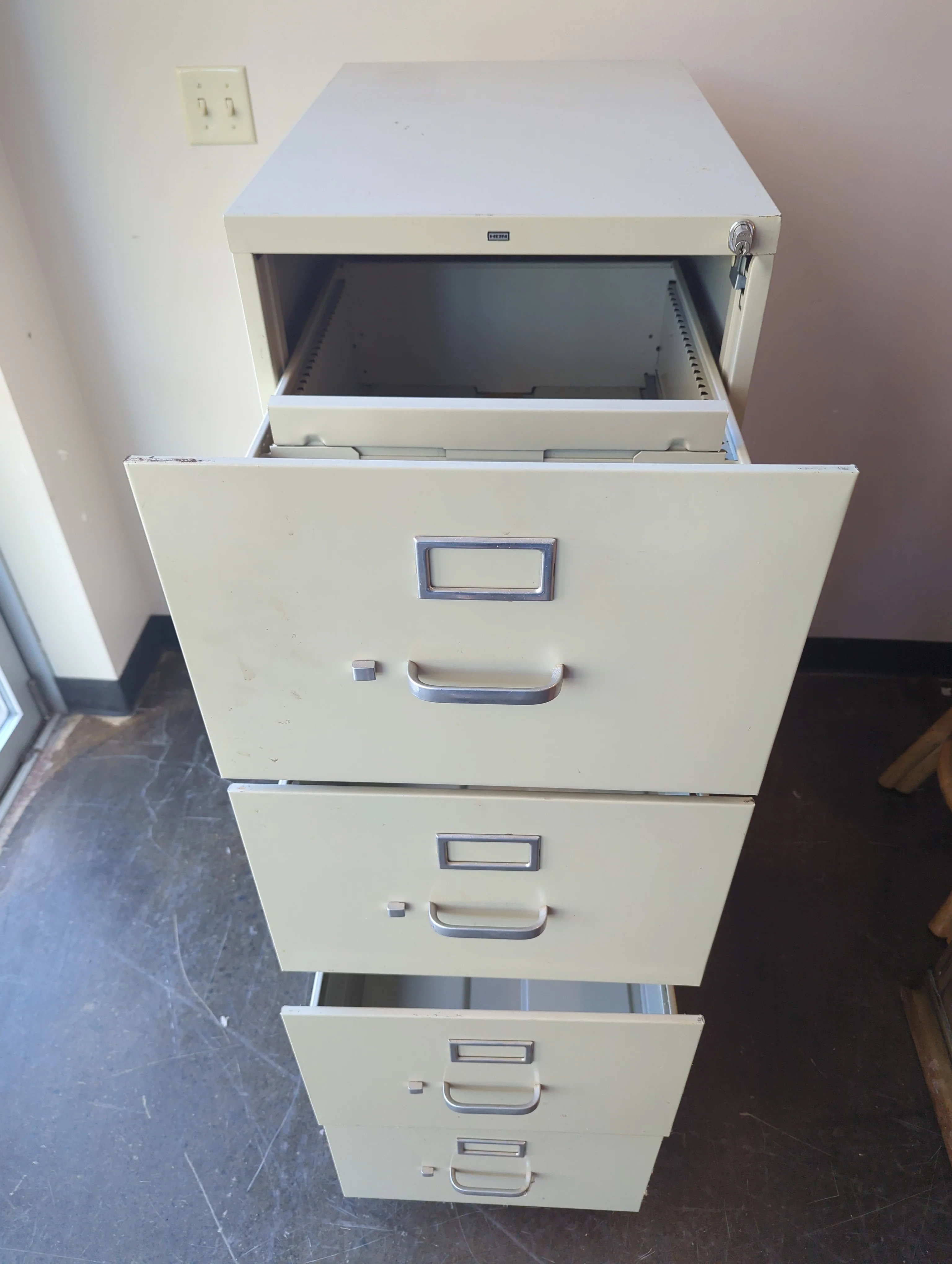 HON Four-Drawer Metal Filing Cabinet, Light Beige Office Storage (Missing Key) - Image 4