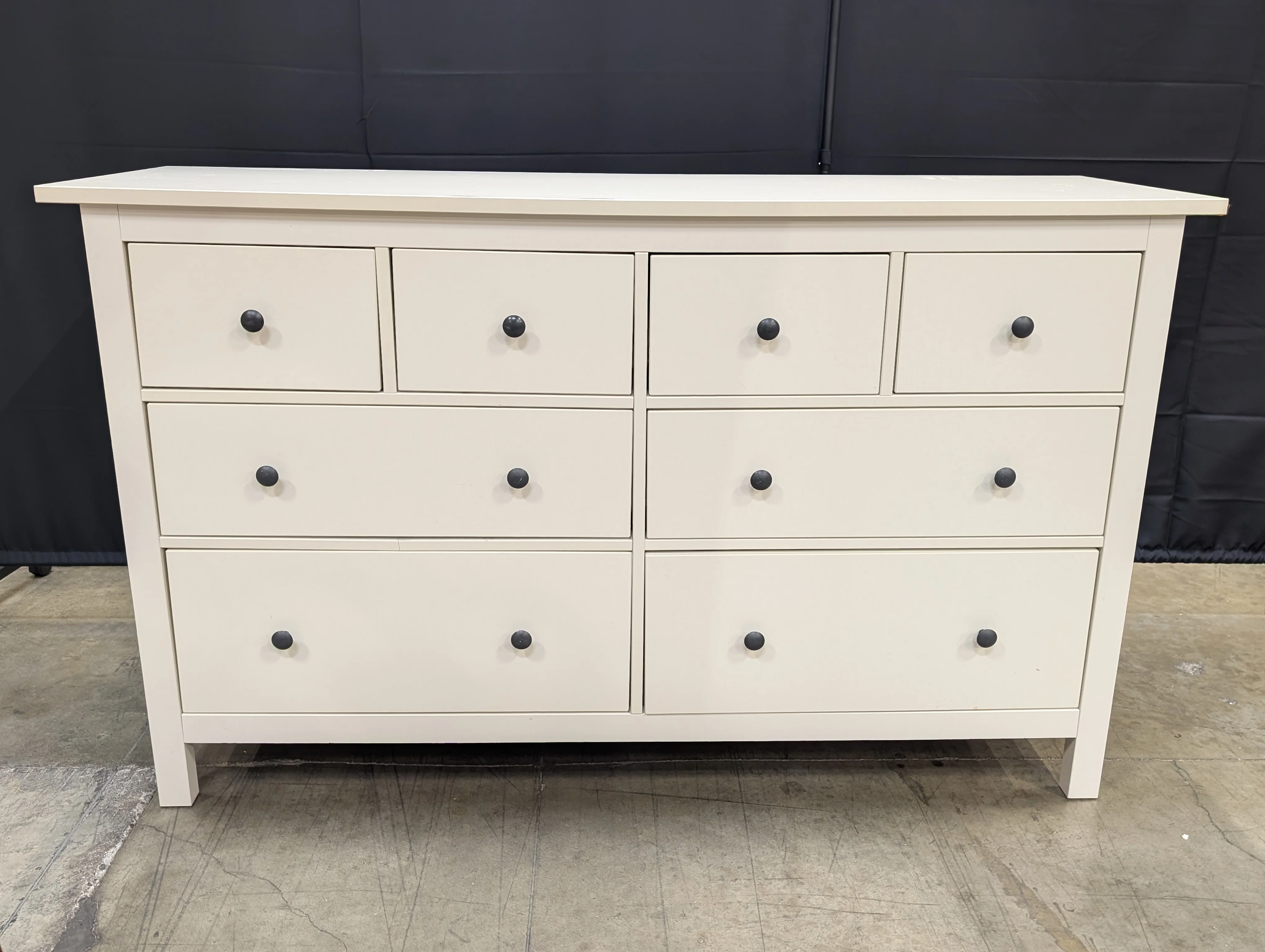 Versatile White 8-Drawer Dresser