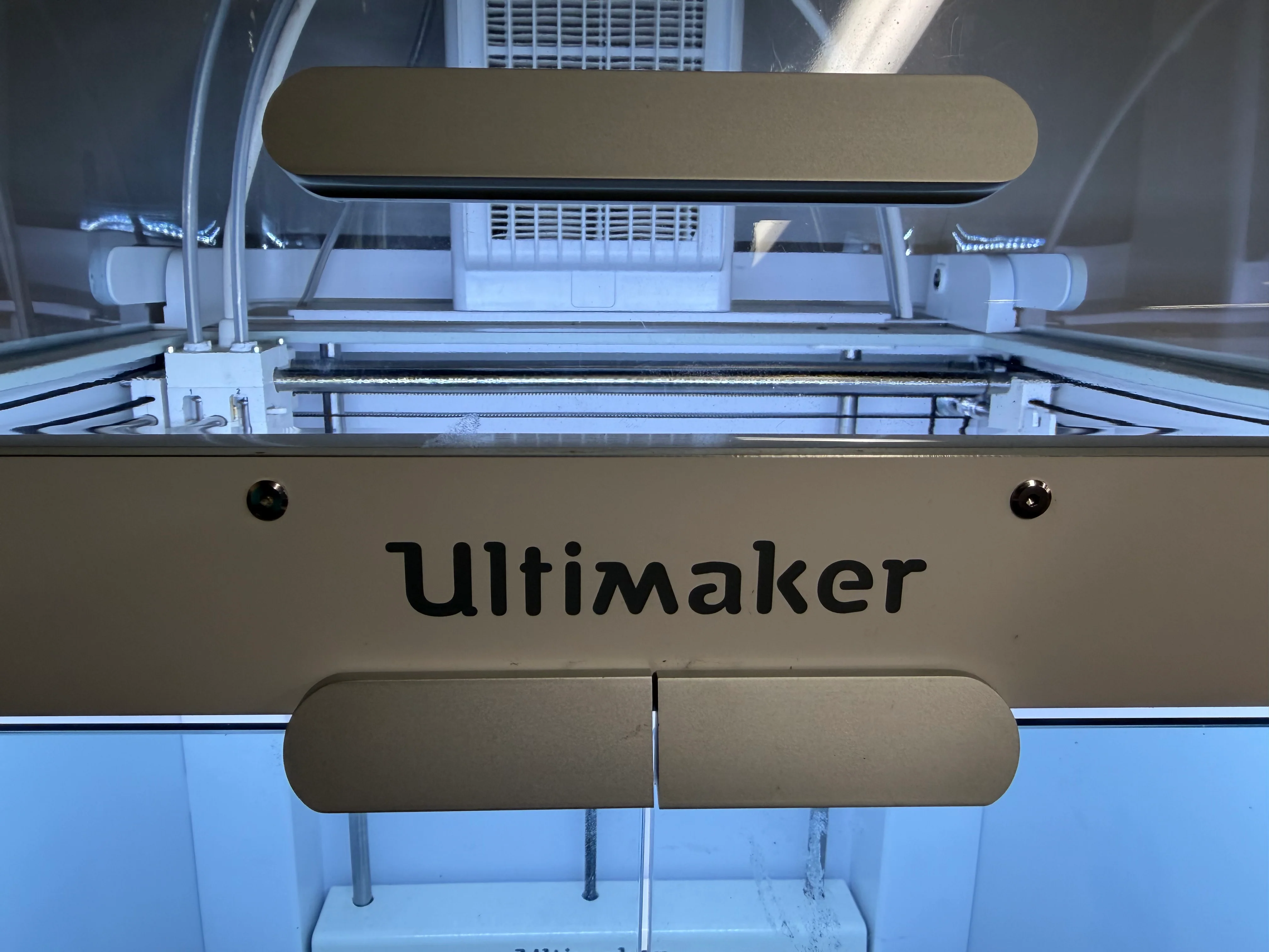 Ultimaker S5 R1 3D Printer with Air Manager & BuildTak FlexPlate System - Image 5