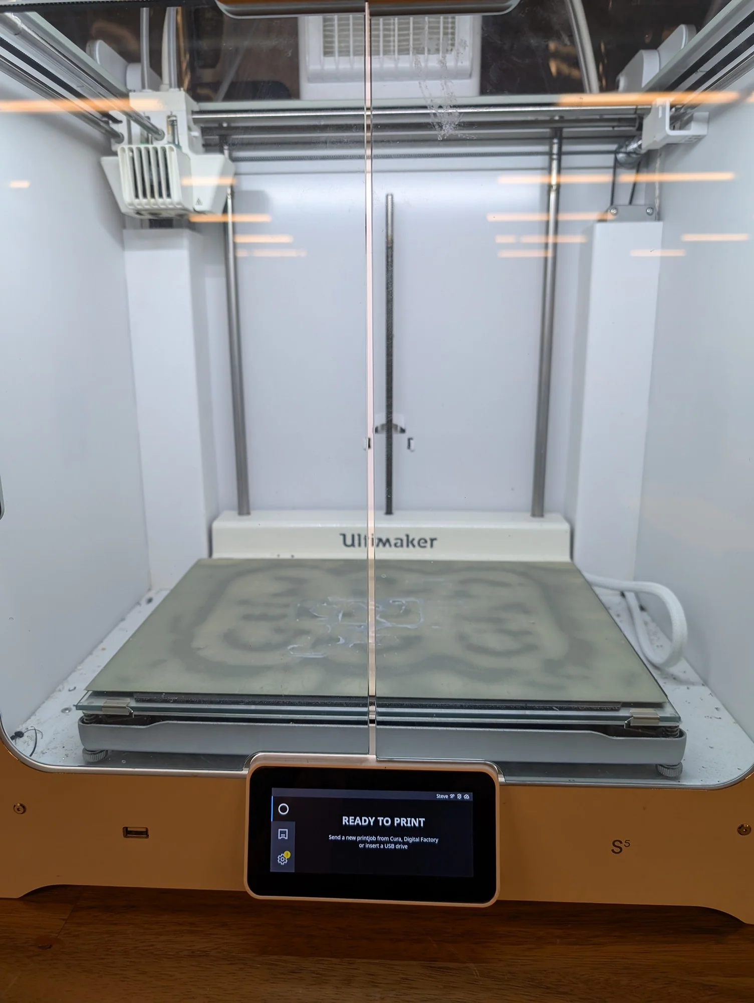 Ultimaker S5 R1 3D Printer with Air Manager & BuildTak FlexPlate System - Image 8