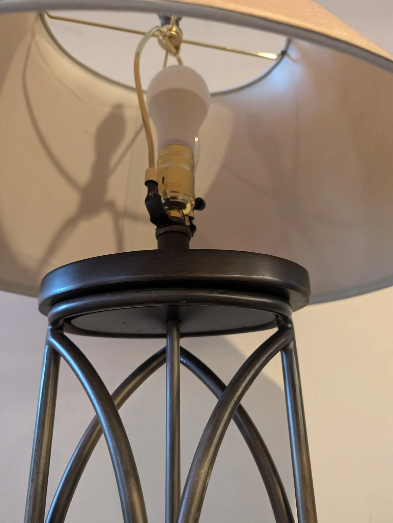 Bronze Finish Geometric Metal Table Lamp - Image 4