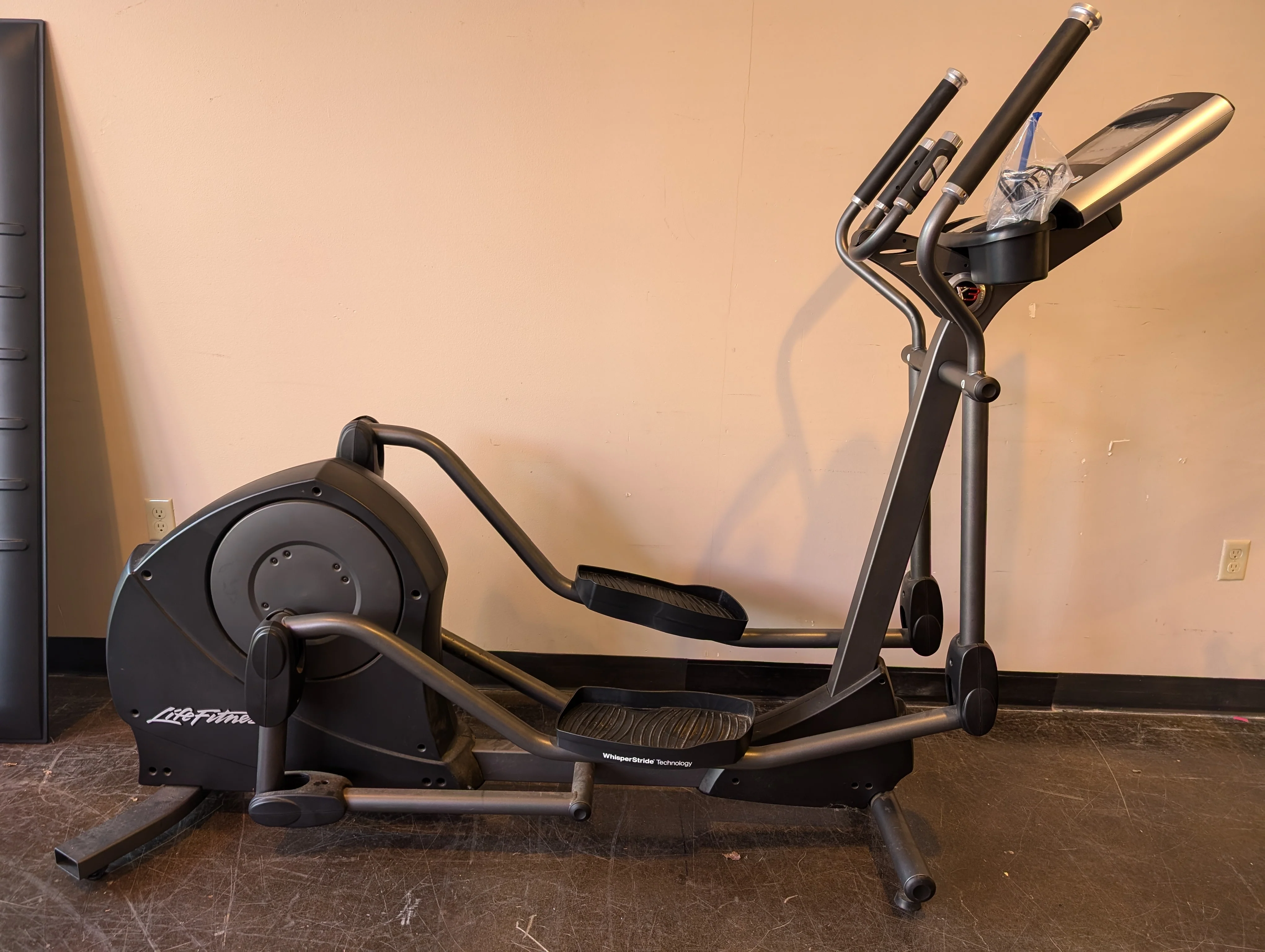 Life Fitness Advanced Home Elliptical Trainer - Image 2