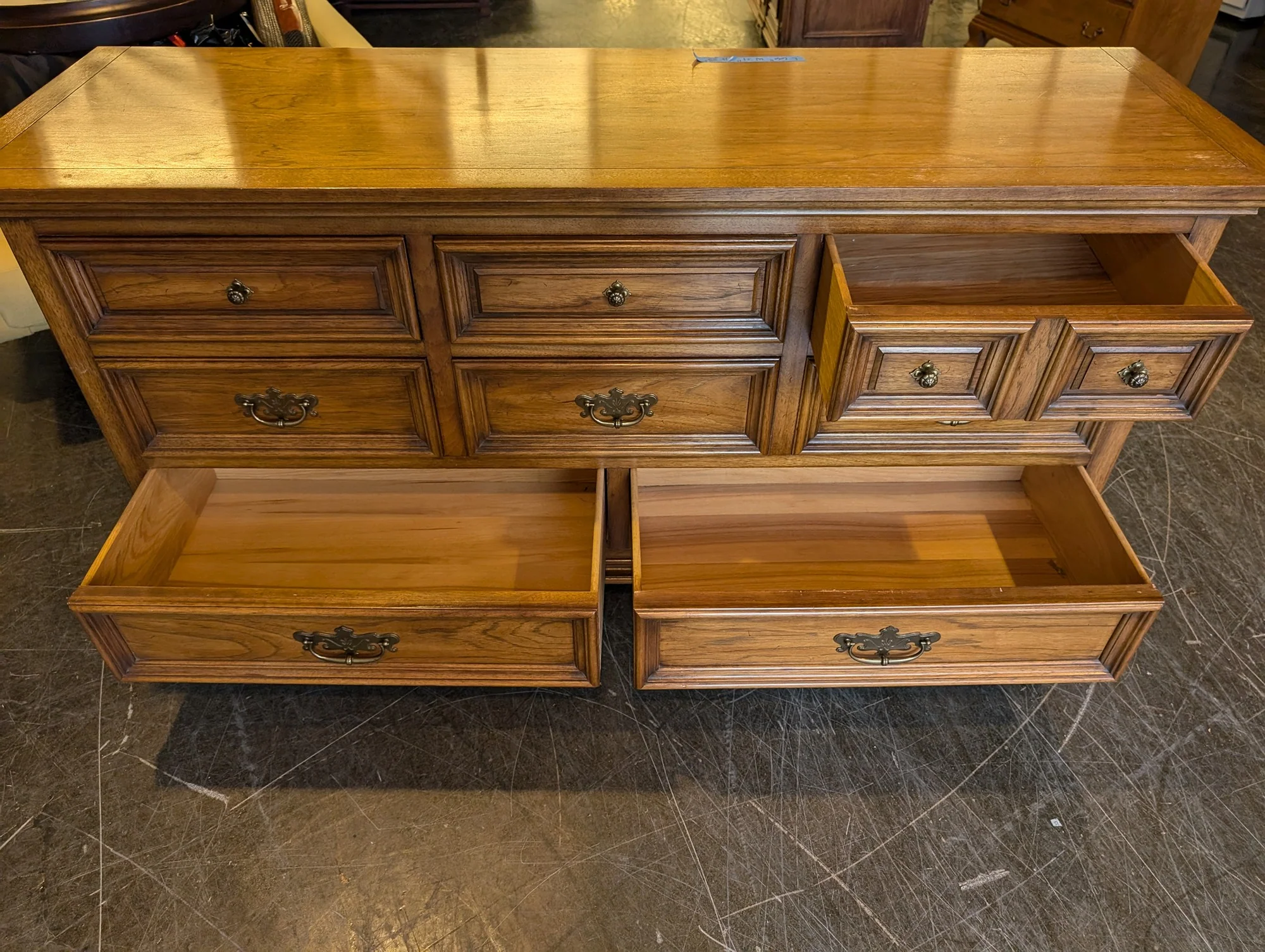 Traditional Oak Finish Nine-Drawer Dresser - Image 3