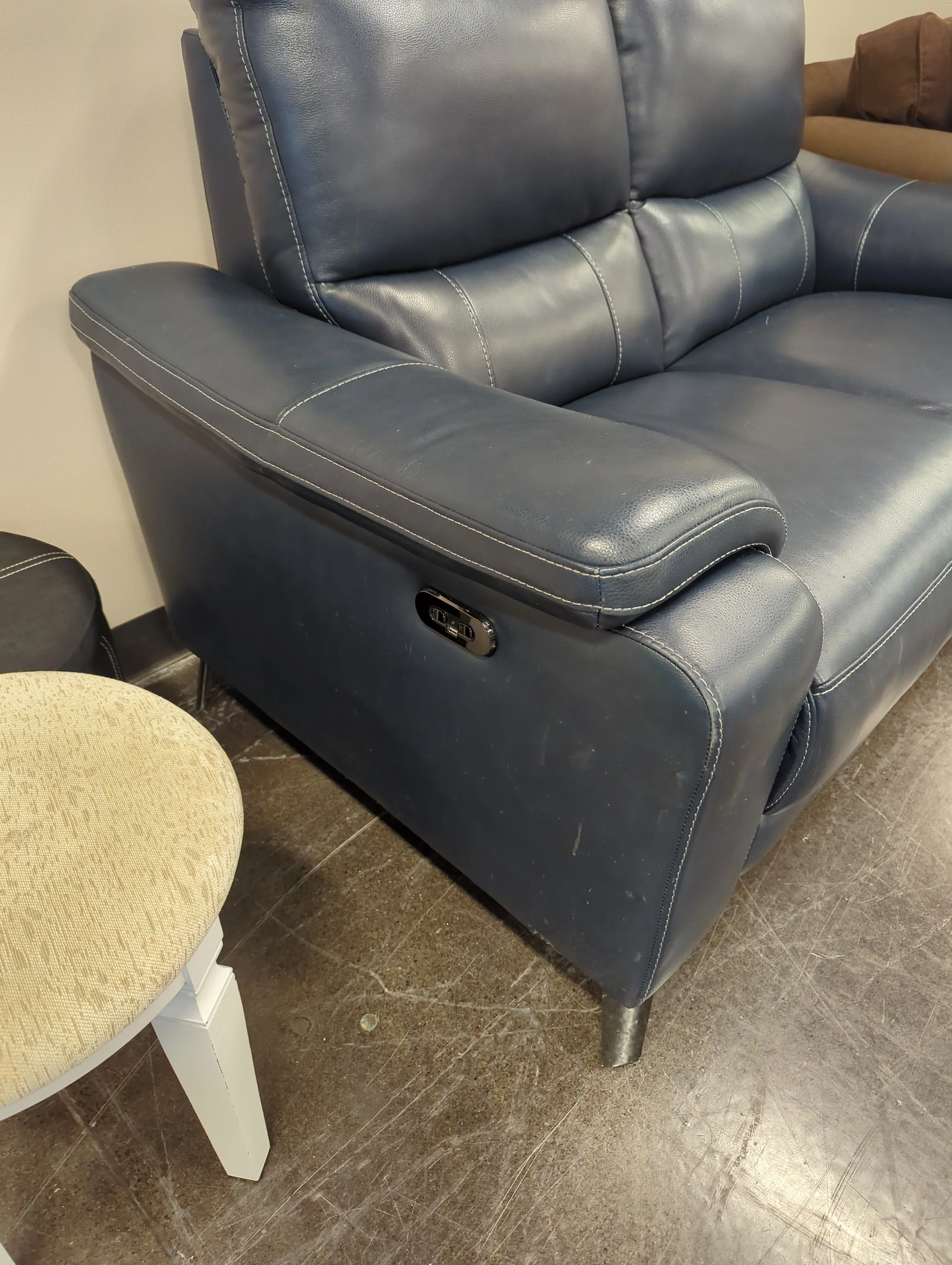 Costco Indigo Bay Leather Power Reclining Loveseat - Image 4