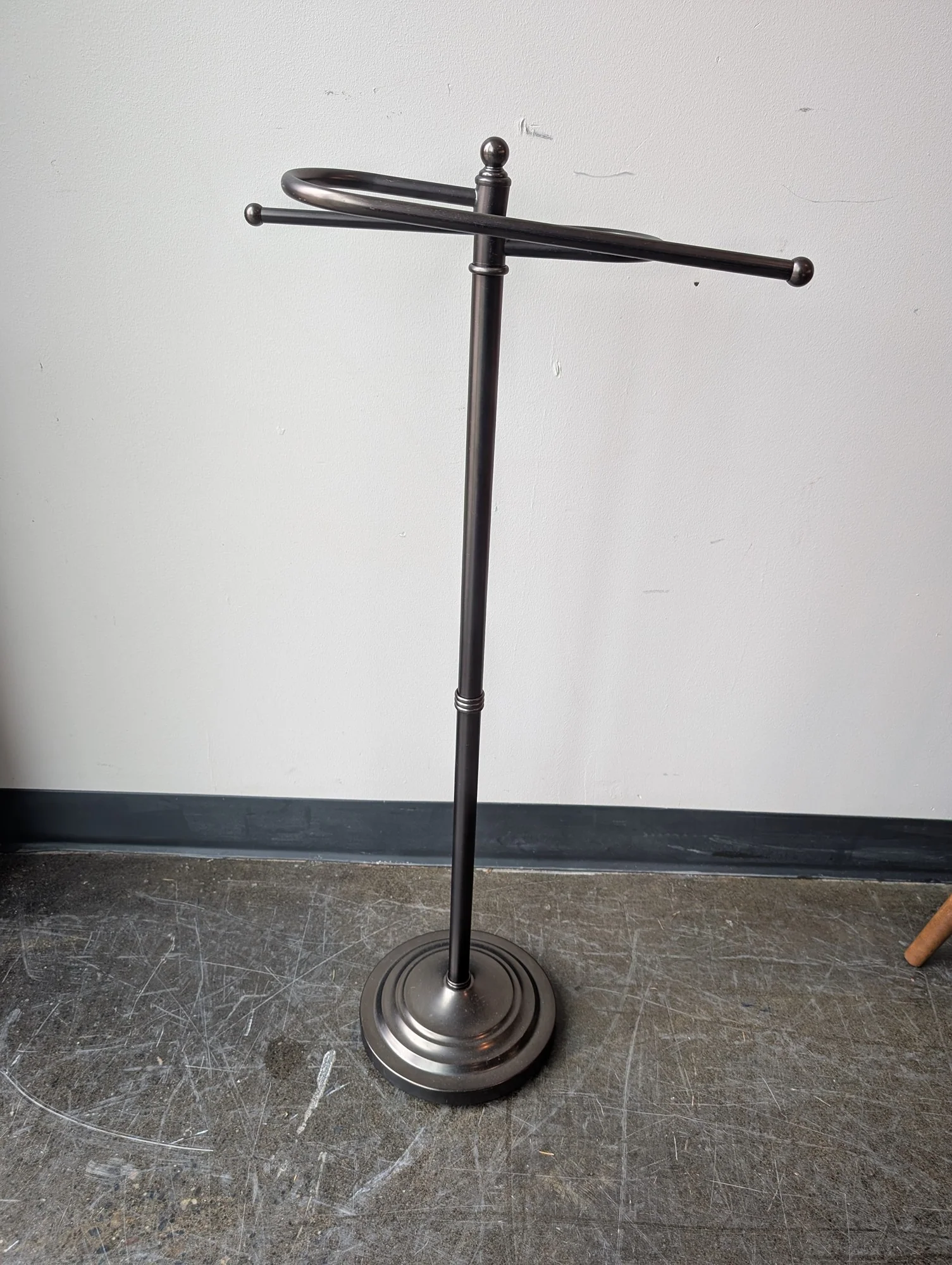 Freestanding Dark Metal Towel Holder with Dual Bars - Image 3