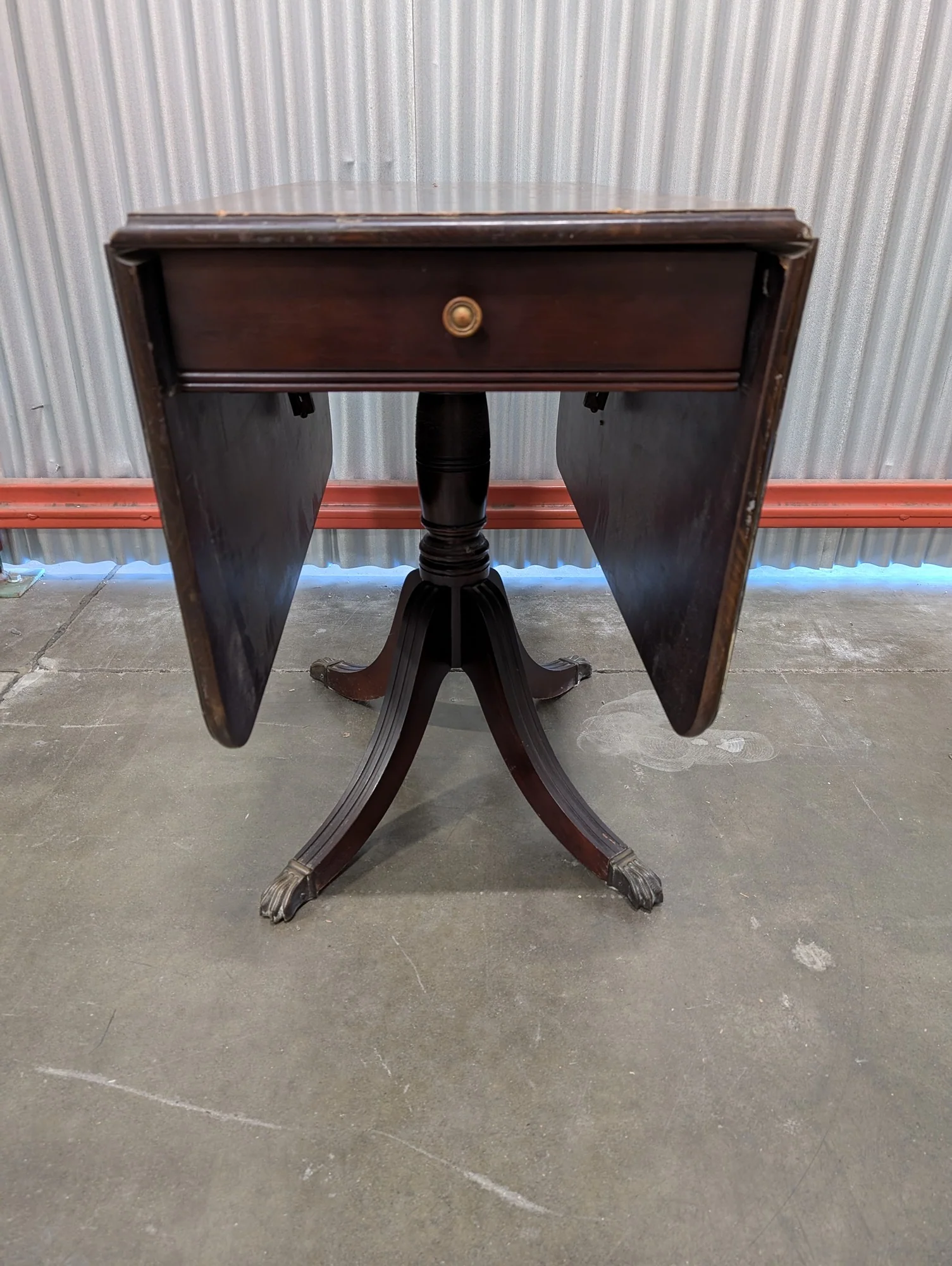 Brandt Traditional Mahogany Drop Leaf Pedestal Table