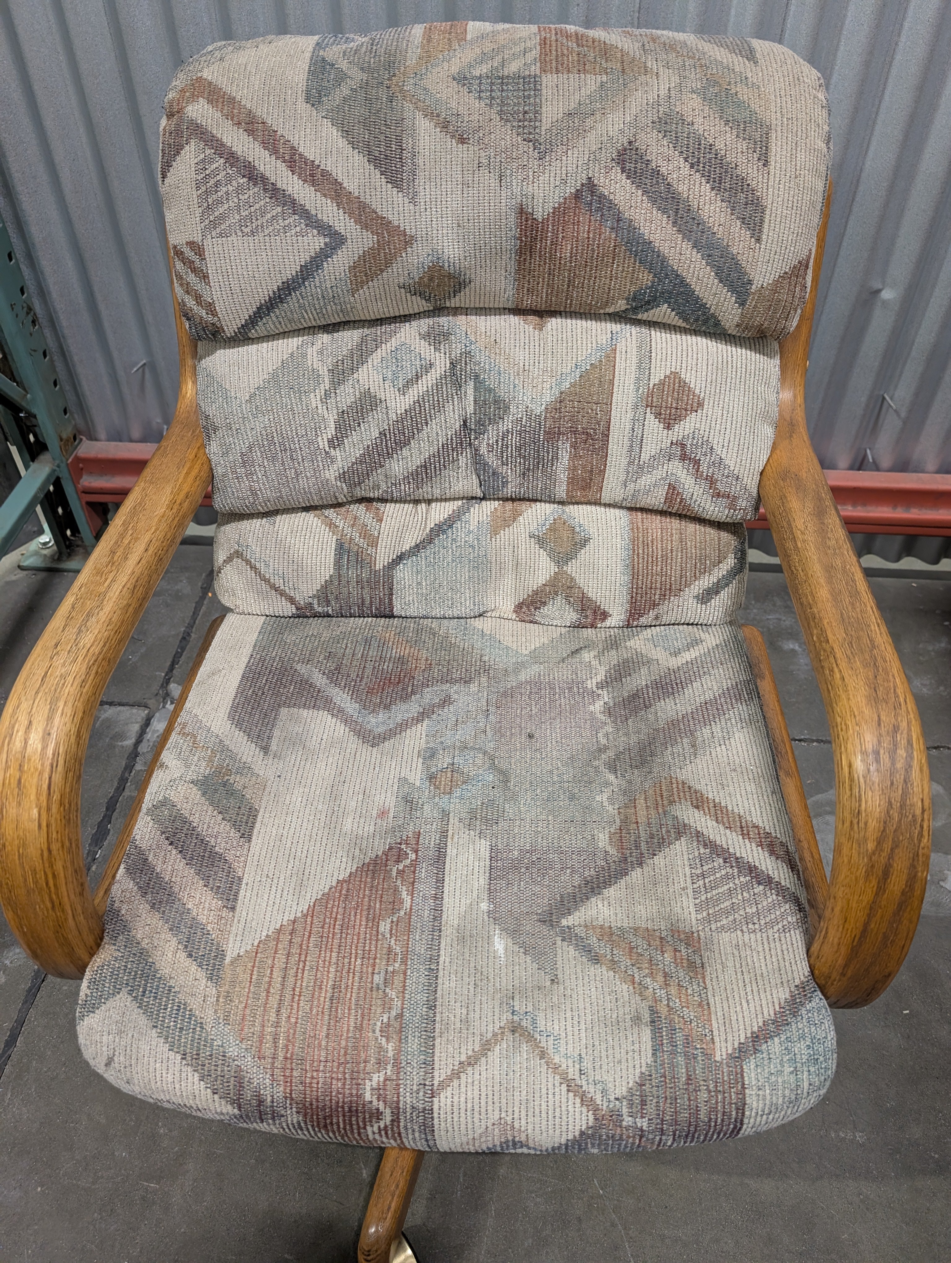Retro Geometric Upholstered Office Chair with Curved Wooden Arms - Image 2