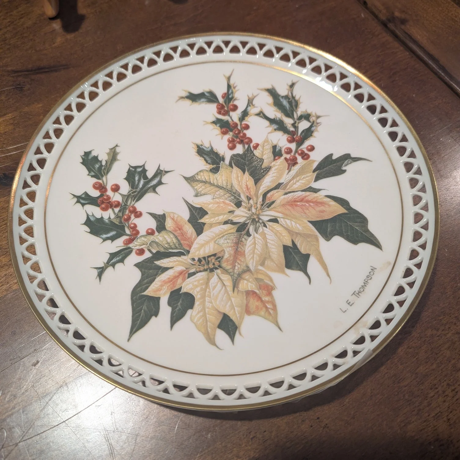 Bing & Grondahl Linda Thompson December Poinsettia Holly Porcelain Collector Plate 1985 Pierced Border