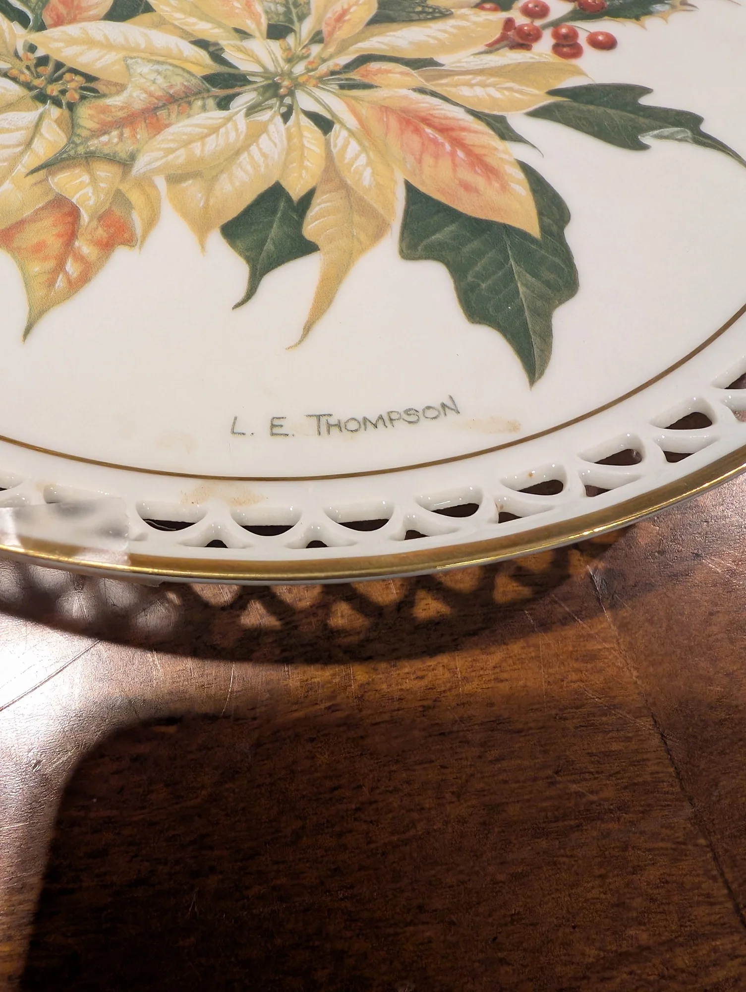 Bing & Grondahl Linda Thompson December Poinsettia Holly Porcelain Collector Plate 1985 Pierced Border - Image 4
