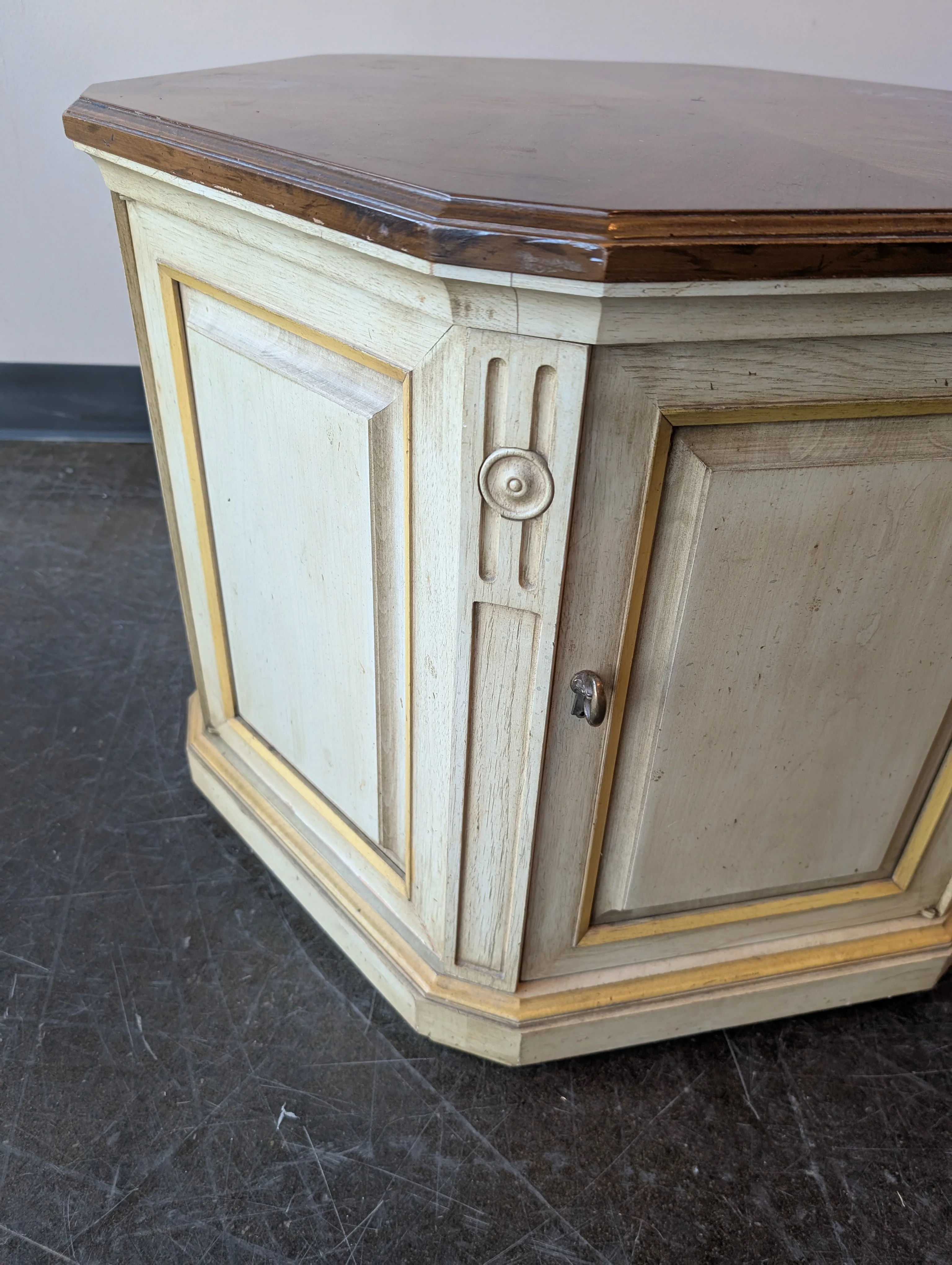 Vintage Heritage Two-Tone Hexagonal Accent Table - Image 3