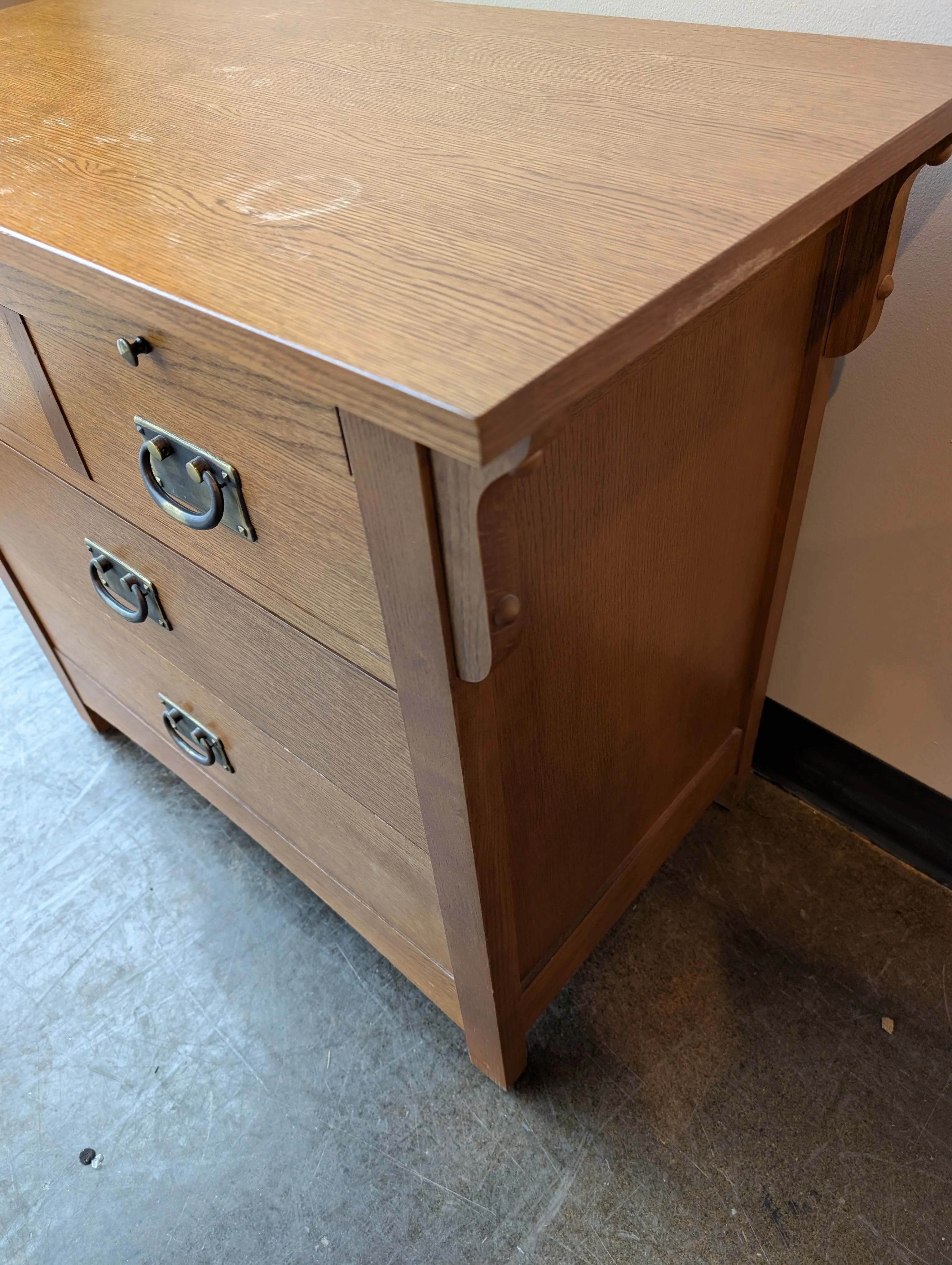 Sturdy Mission Style Oak Wood Bassett Chest of Drawers - Image 3