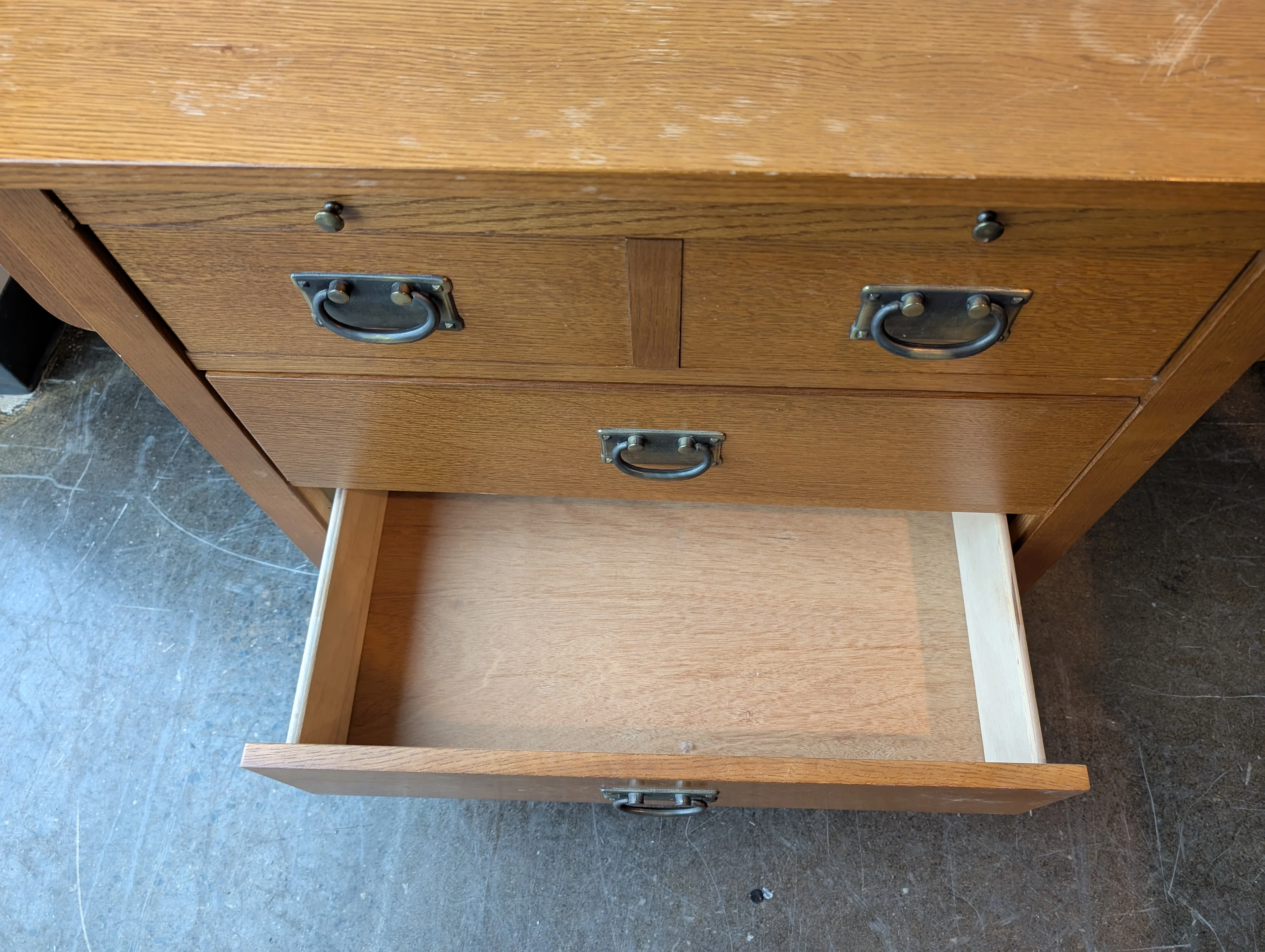 Sturdy Mission Style Oak Wood Bassett Chest of Drawers - Image 8