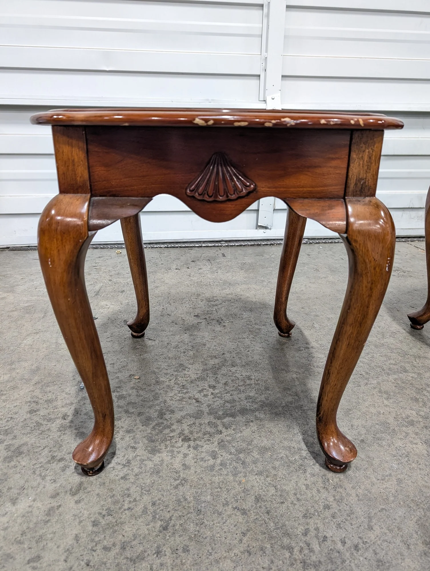Traditional Oval Wood Side Table with Cabriole Legs - Image 3