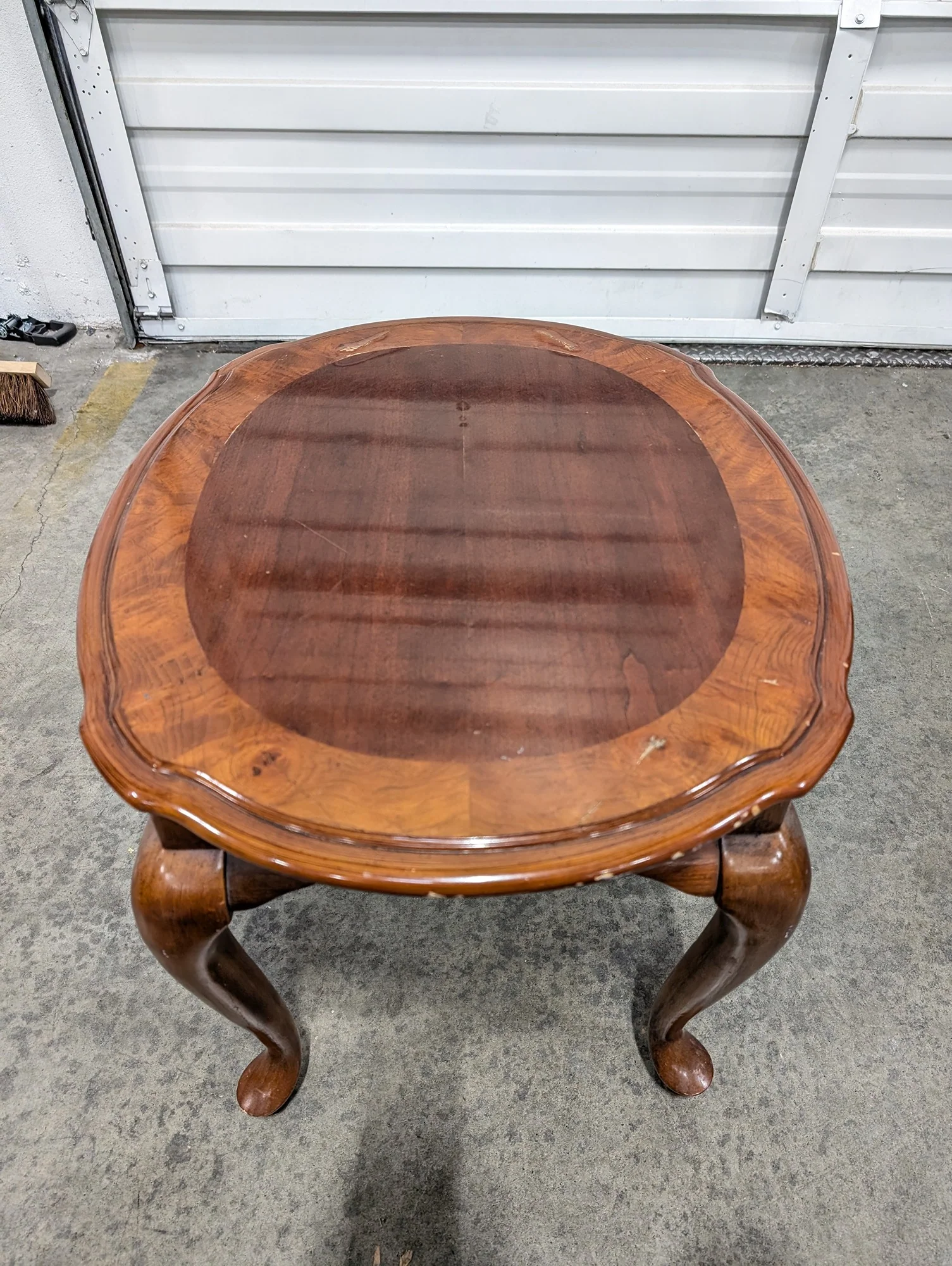 Traditional Oval Wood Side Table with Cabriole Legs - Image 4