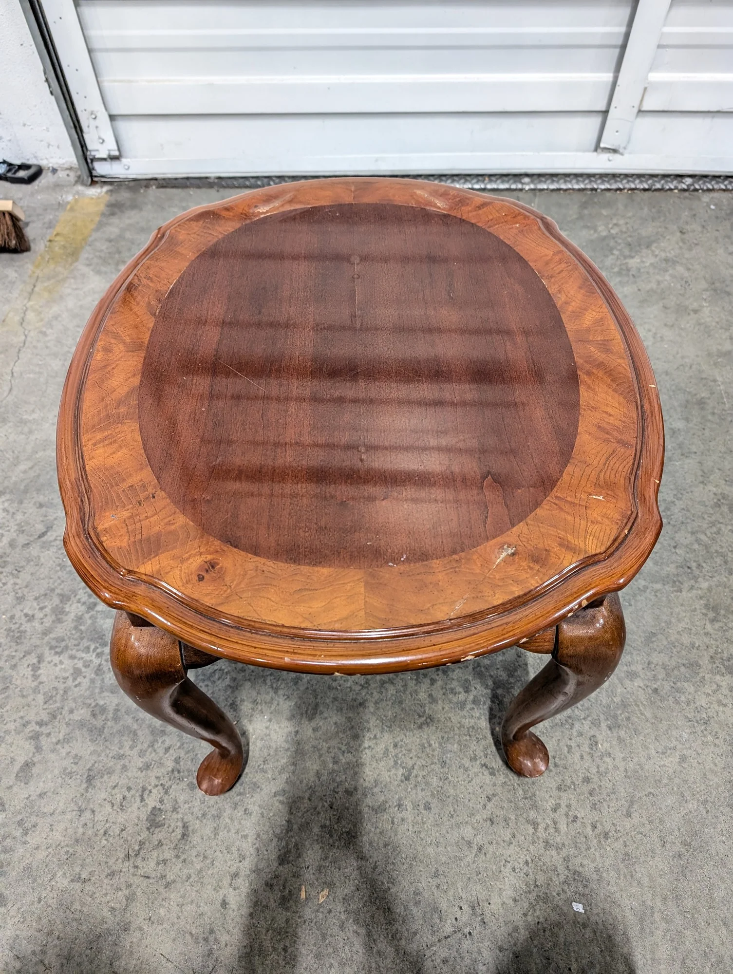 Traditional Oval Wood Side Table with Cabriole Legs - Image 5