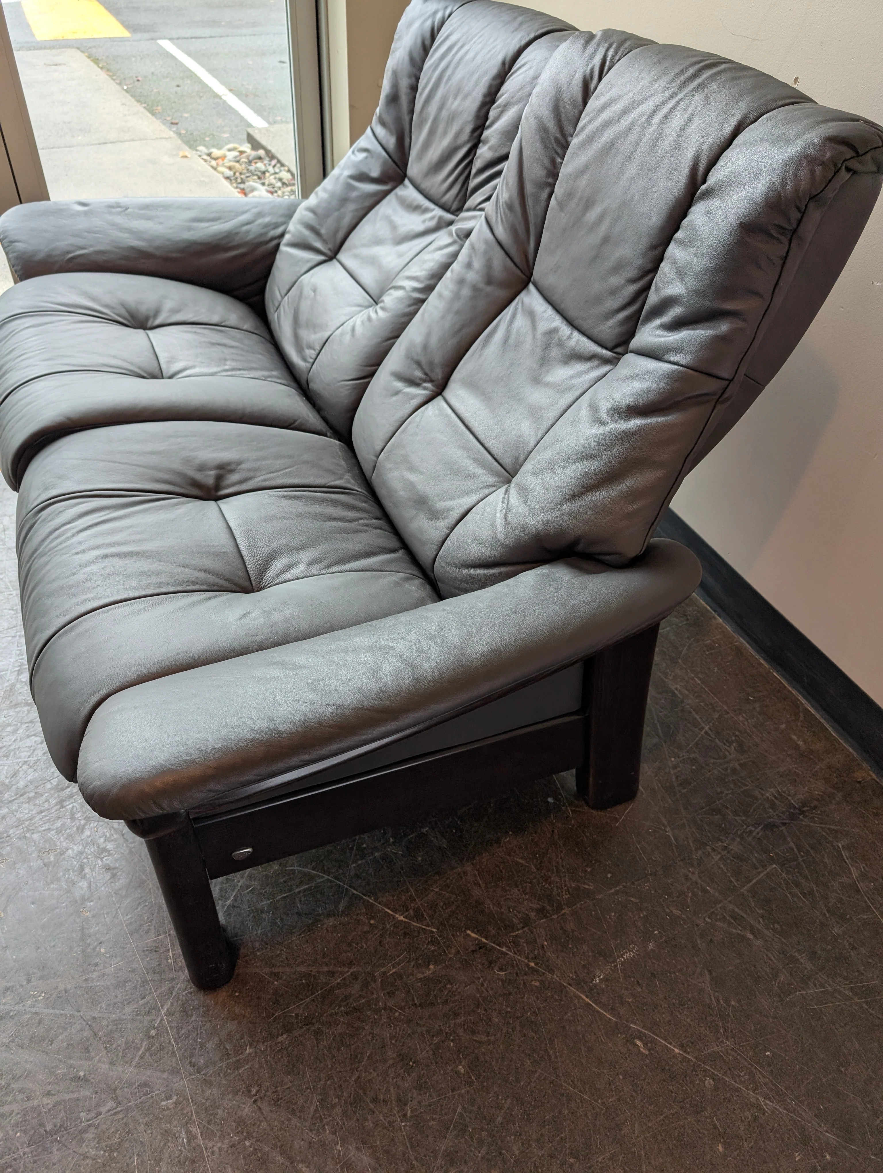 Dark Gray Stressless Windsor High Back Two-Seater Reclining Loveseat - Image 4