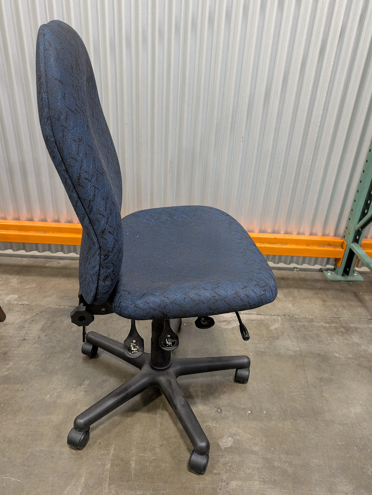 Adjustable Blue Patterned Fabric Swivel Office Task Chair - Image 4