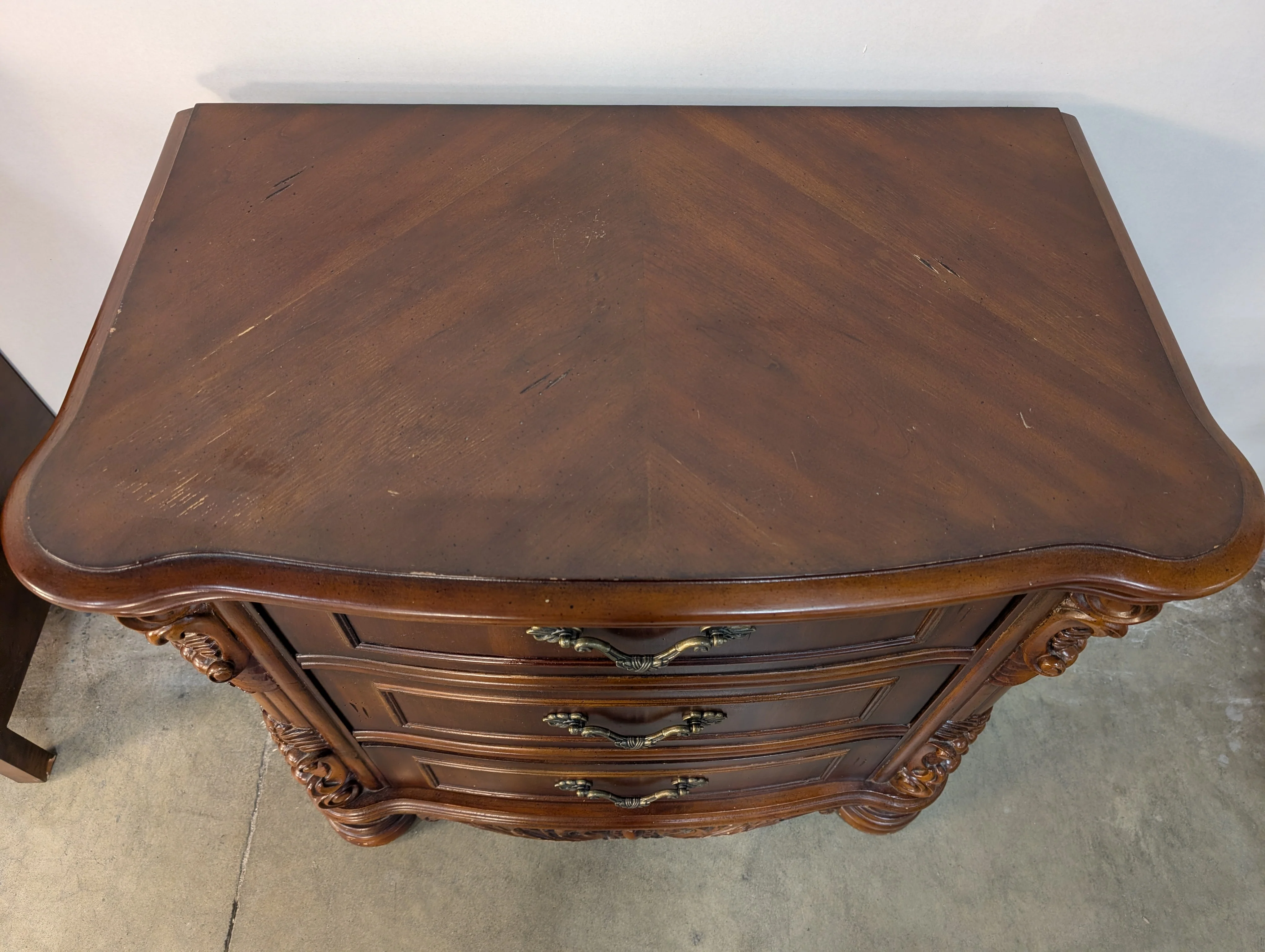 Ornate Carved Brown Wood 3-Drawer Nightstand Bedside Table - Image 3