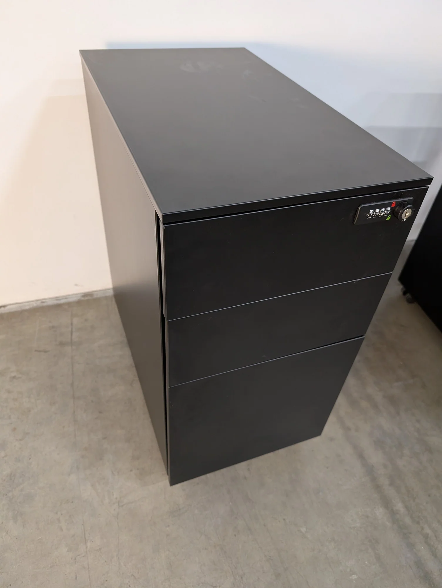 Modern Black Metal 3-Drawer Mobile Filing Cabinet - Image 3