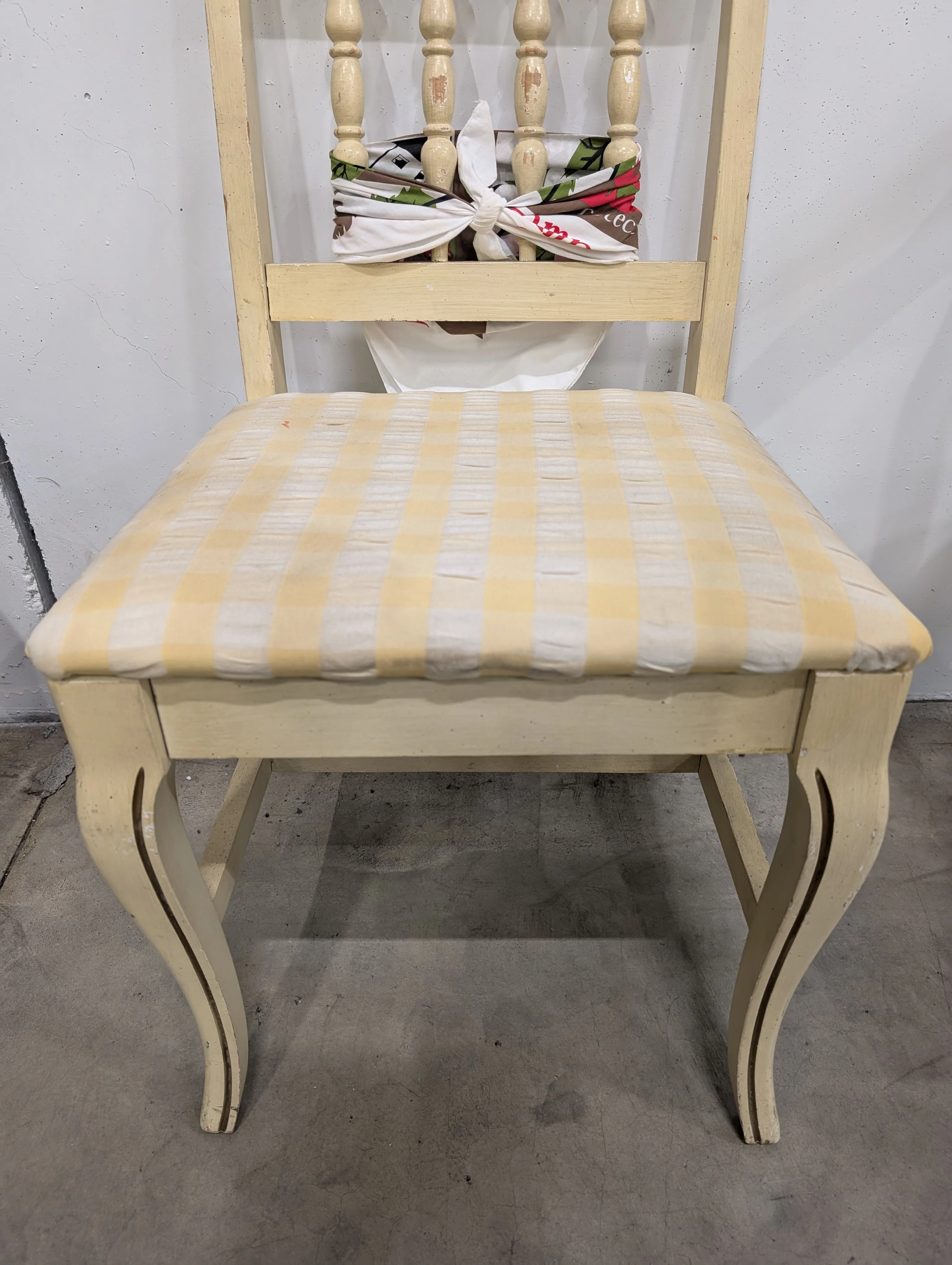Farmhouse Style Cream Spindle Back Chair with Plaid Seat - Image 3